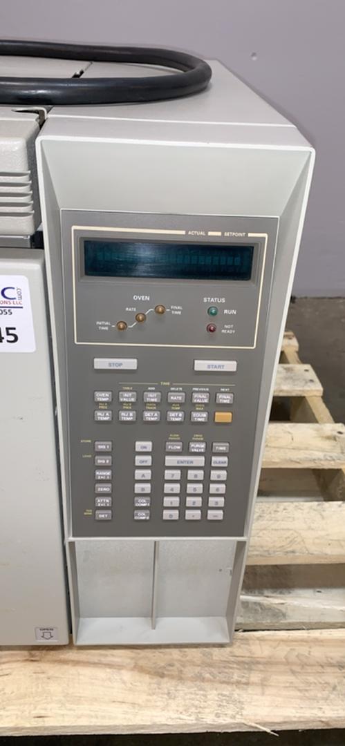 HEWLETT PACKARD 5890 Series II Plus Gas Chromatograph