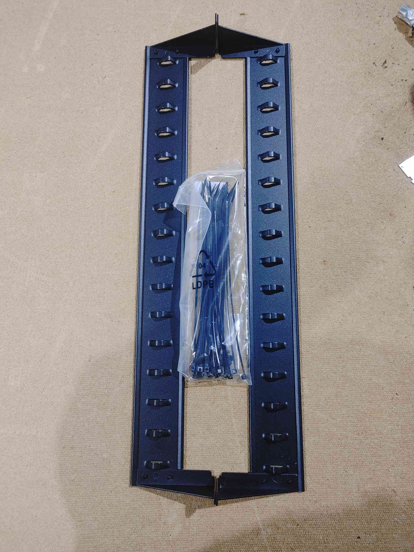 NEW APC PDU Mounting Bracket AP7532 (SKU: 111667)