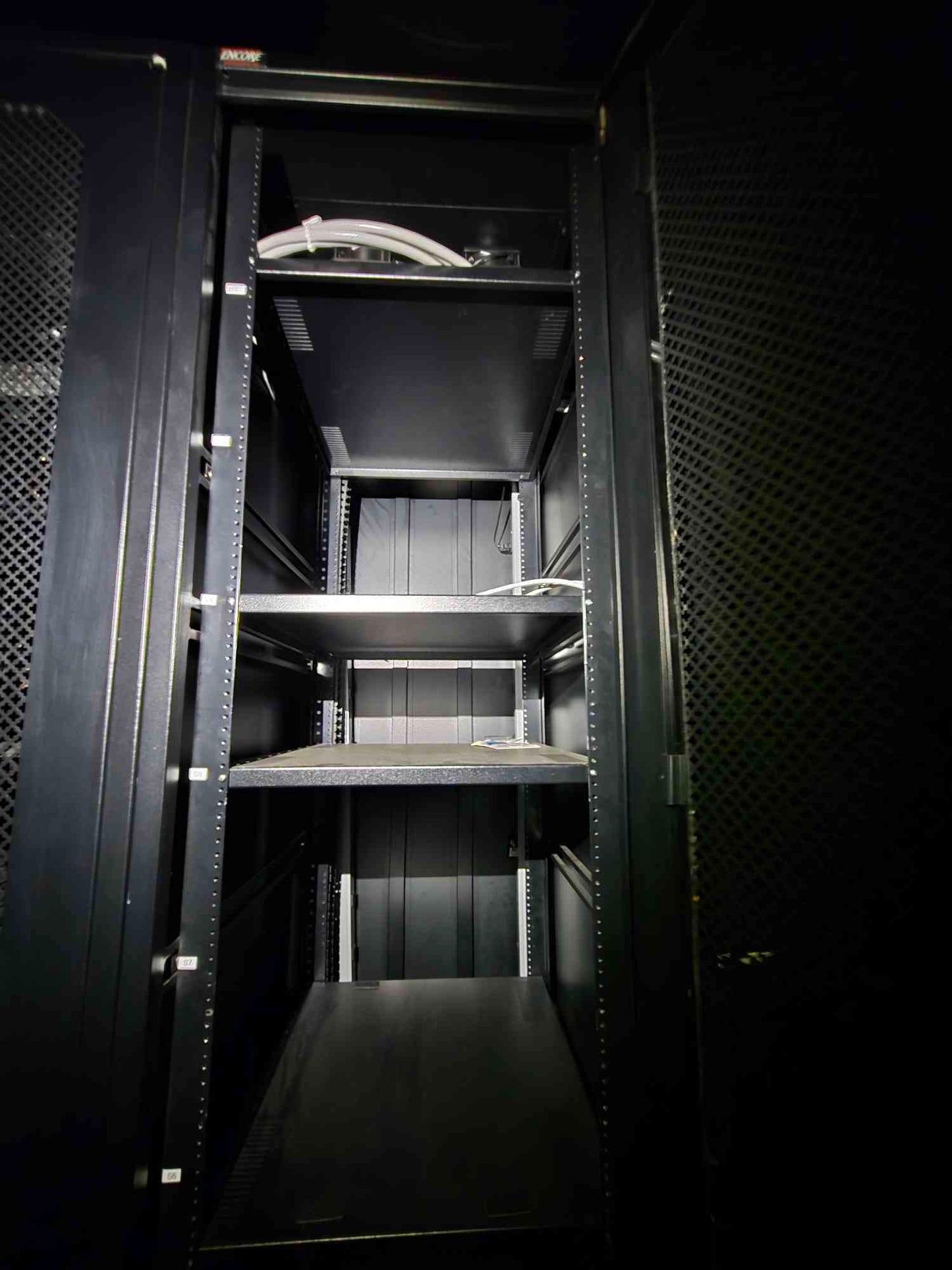 Encore 24 X 36 X 102 Server Rack