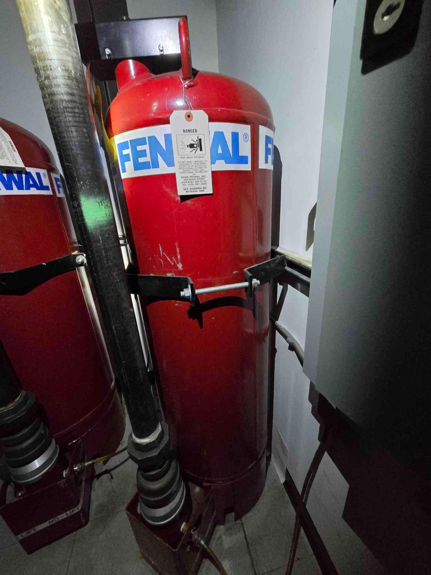 Fenwal FM-200 Clean Agent Extinguishing System Unit 220 Lbs (SKU: 111031)