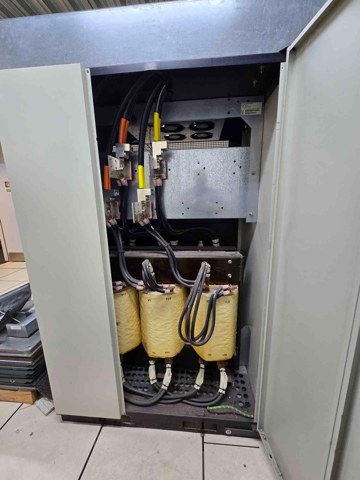 Eaton Powerware Plus 500 kVA 400kW 480V Industrial UPS & Input Transformer Lineup
