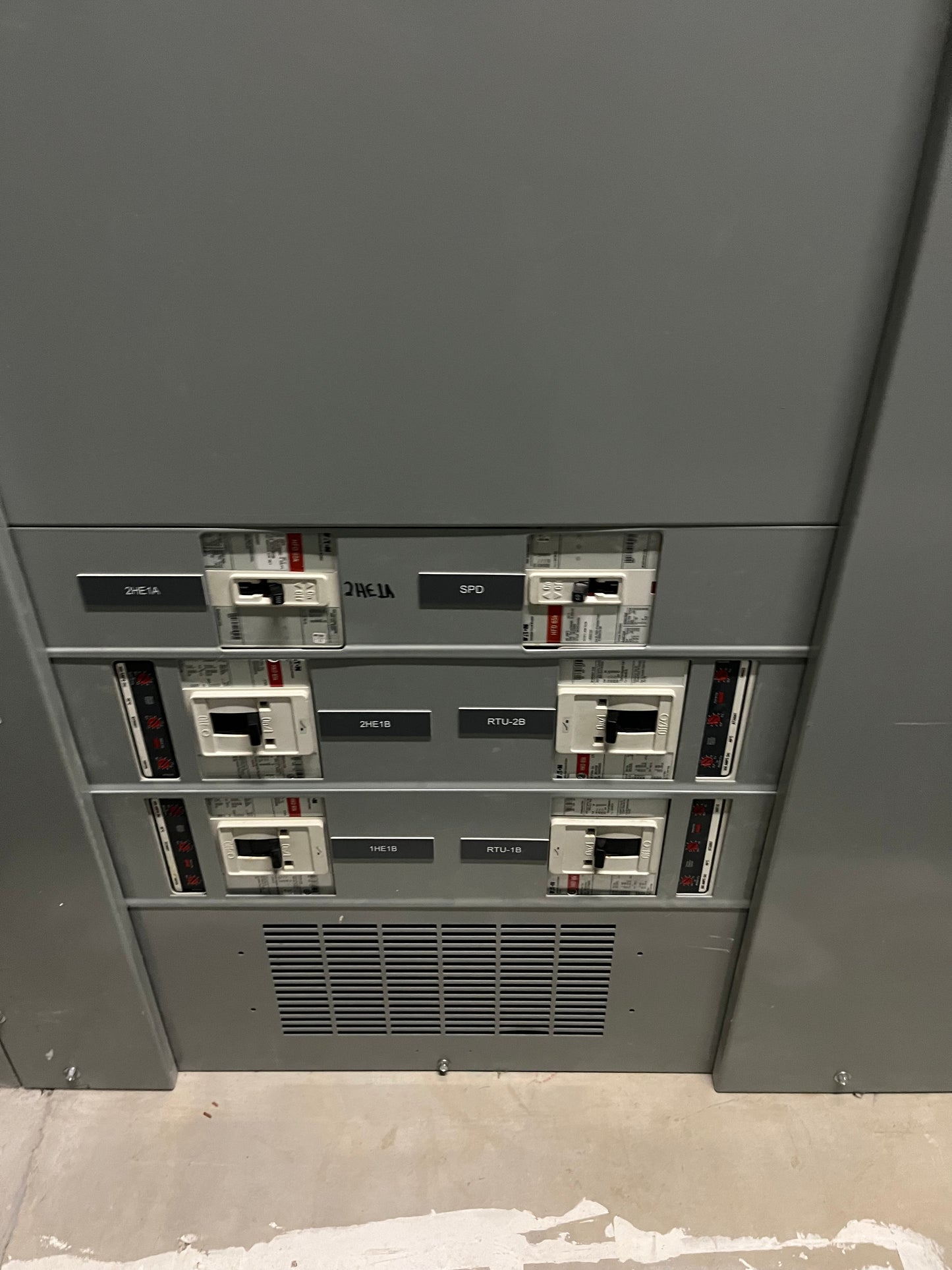 Eaton Pow-R-Line 480V 2500A 2 Section Switchboard RGH 1600 Amp Circuit Breaker RGH316033E