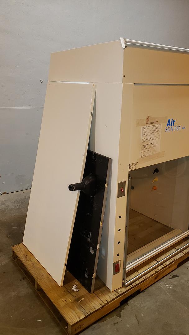 Lab Crafters Air Sentry 4' High-Performance VAV Fume Hood Low-Flow S6LLST10394