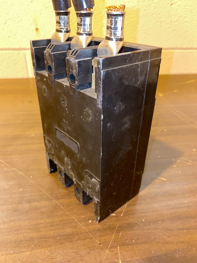 225A GE TOD32225 Circuit Breaker(S6LLST1521)