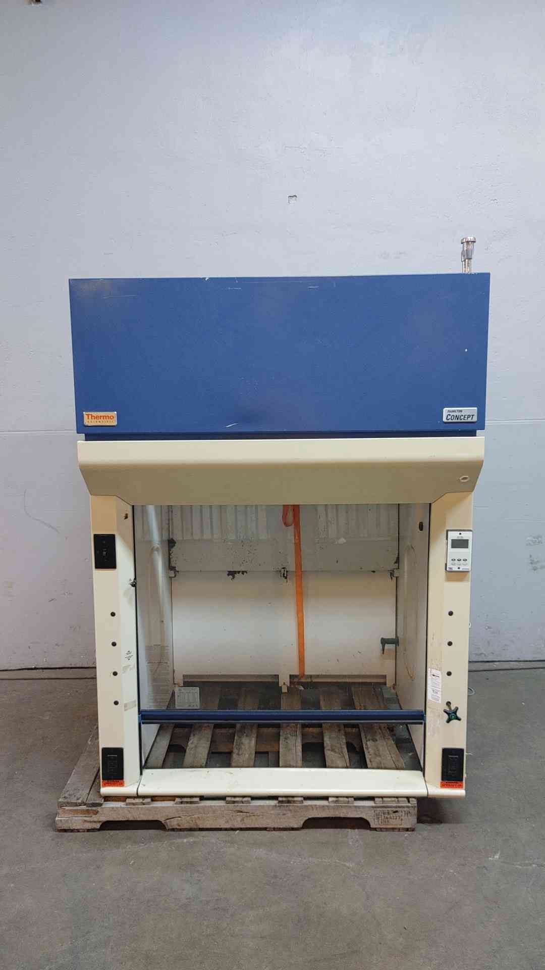 Thermo Scientific 4' Hamilton Concept Fume Hood with Bench (SKU:101634)