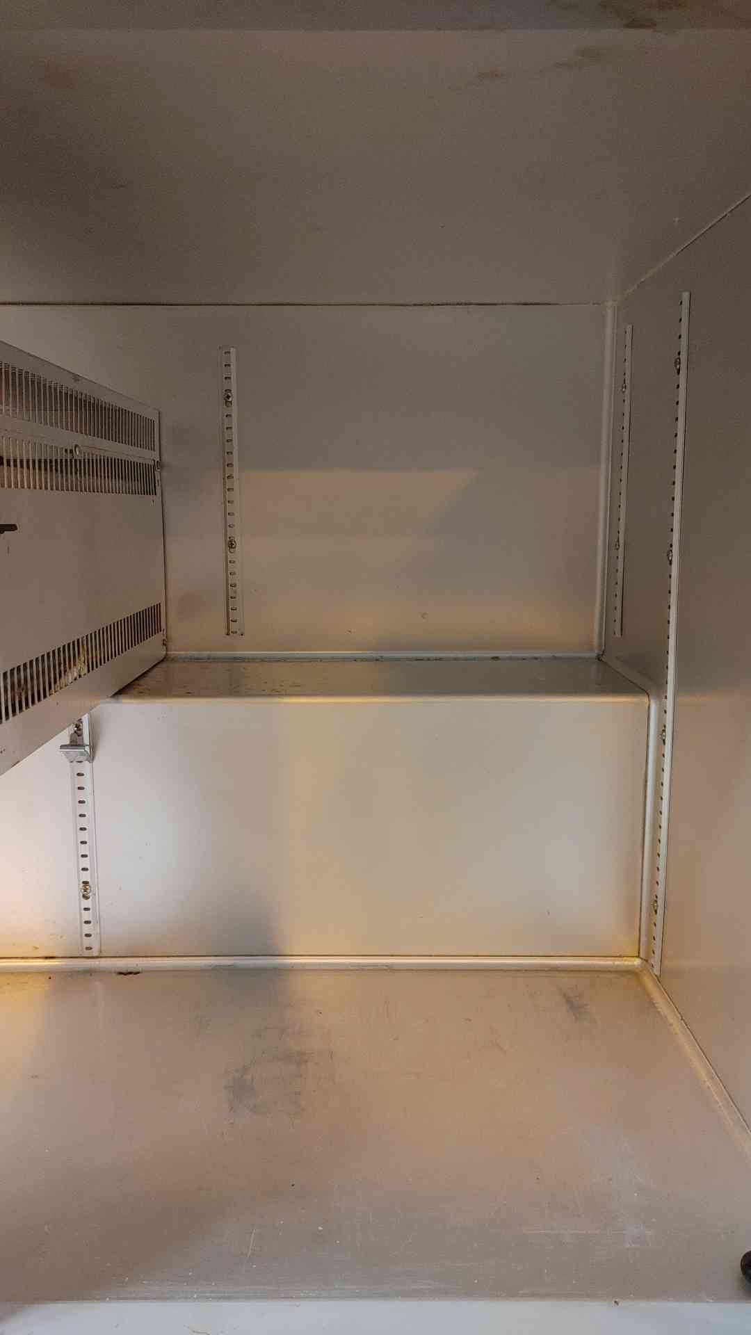 Traulsen Under Counter Refrigerator 115V 6.3A UHT48-LR