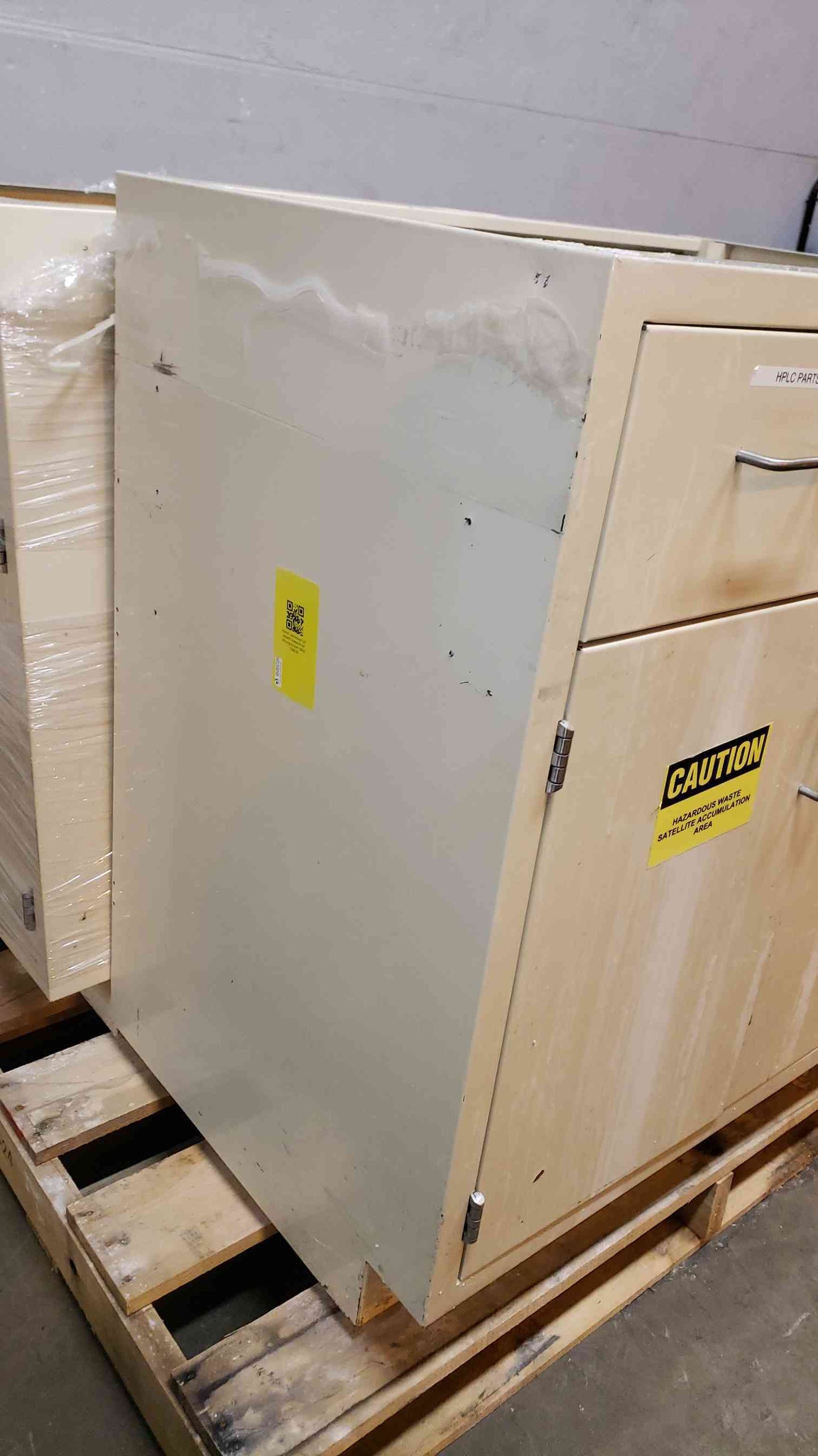 Jamestown 30" Mixed Casework W/ Missing Drawer (SKU: 106824)