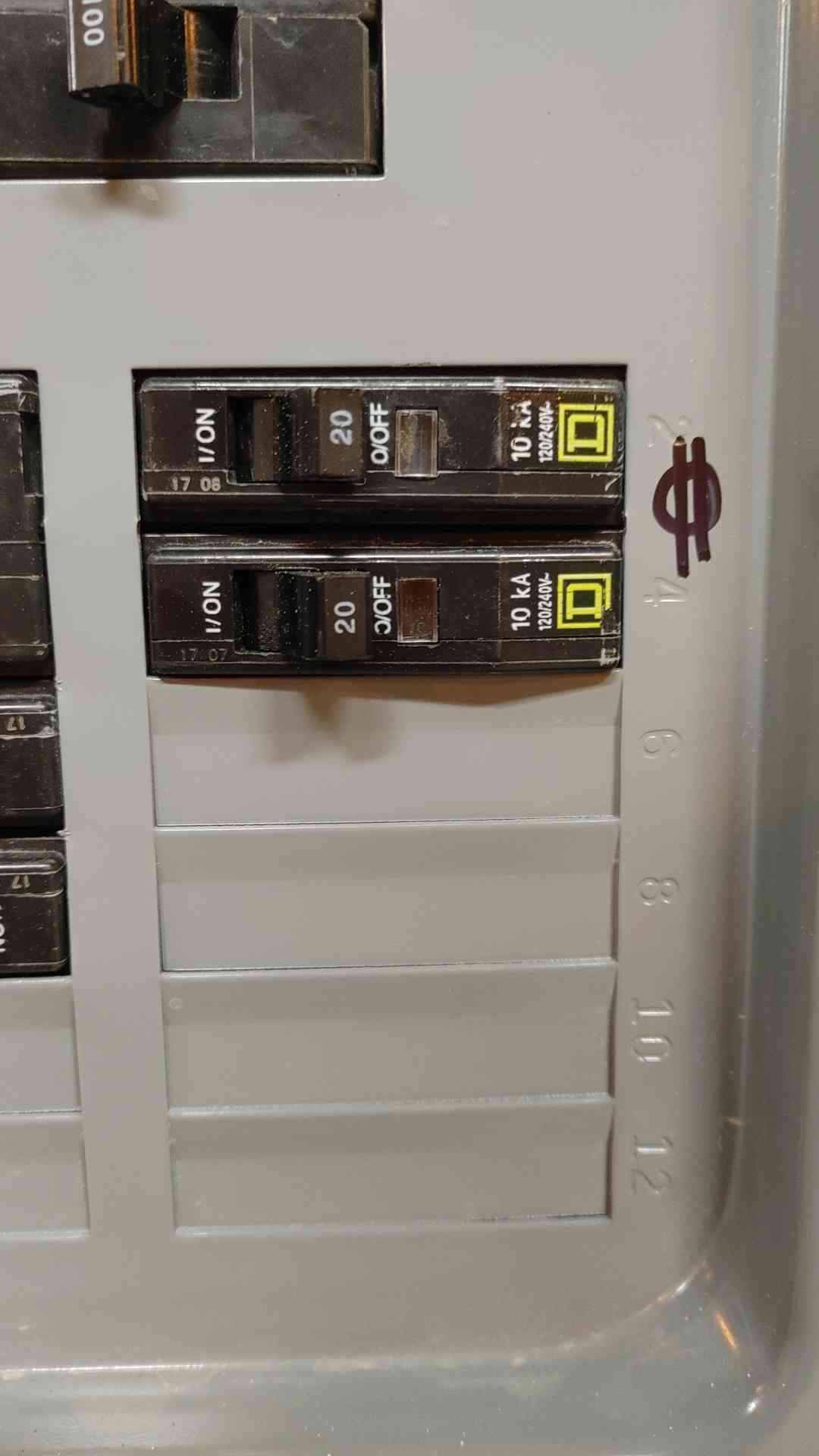 Square D Type 1 Enclosure QOC12US Load Center