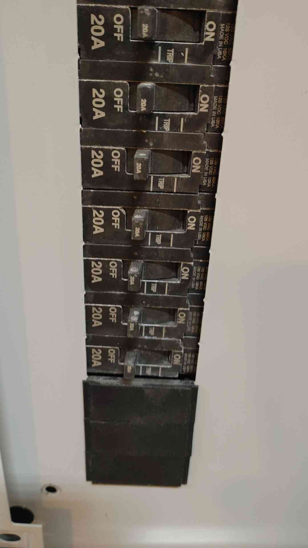GE A Series Panelboard AEF3422MBX 225 AMP   3 PHASE 4 WIRE (108887)