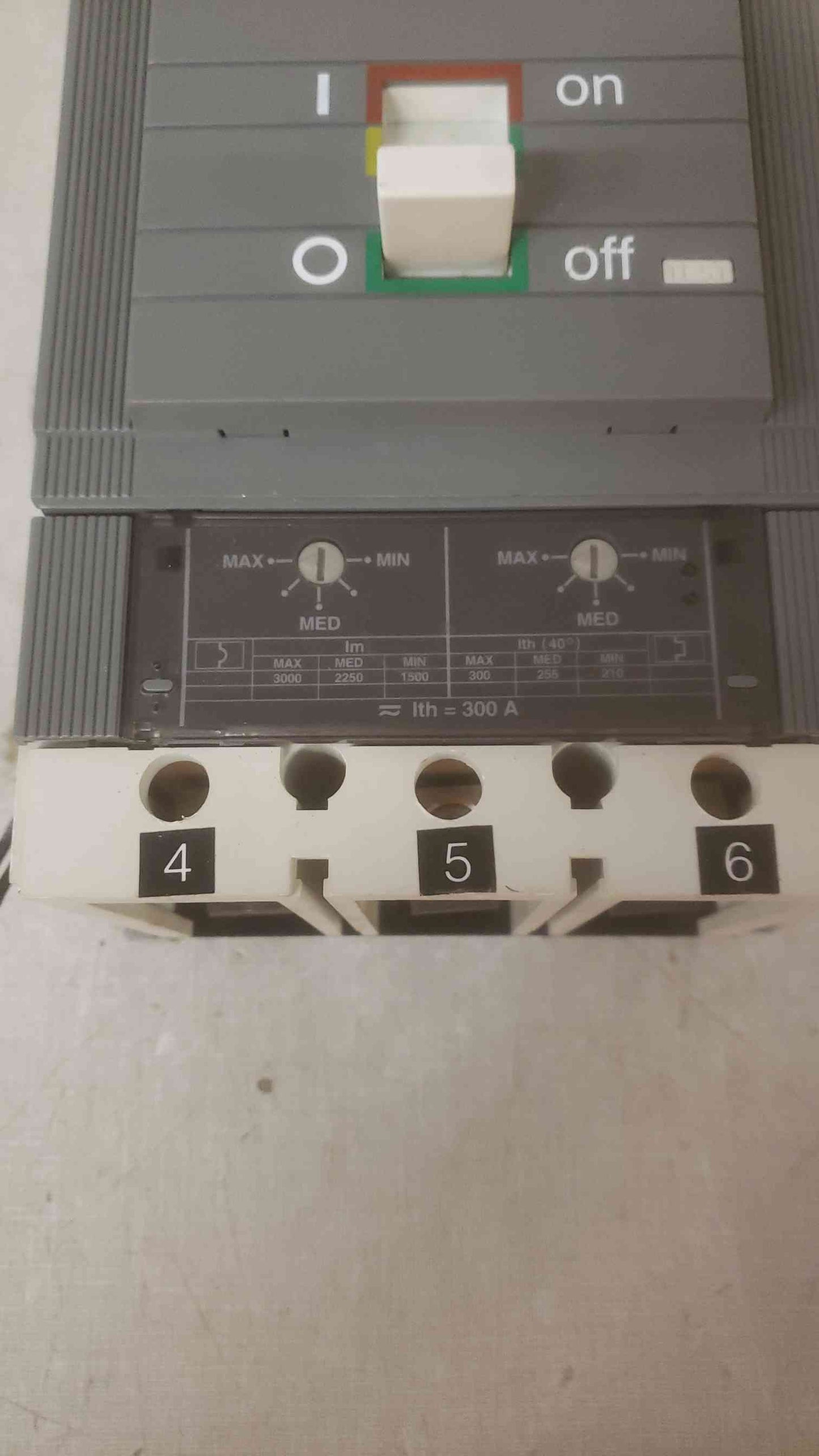 ABB 300A 3 POLE UNIT 600VAC/600VDC CIRCUIT BREAKER SACE S5(SKU: 110466)
