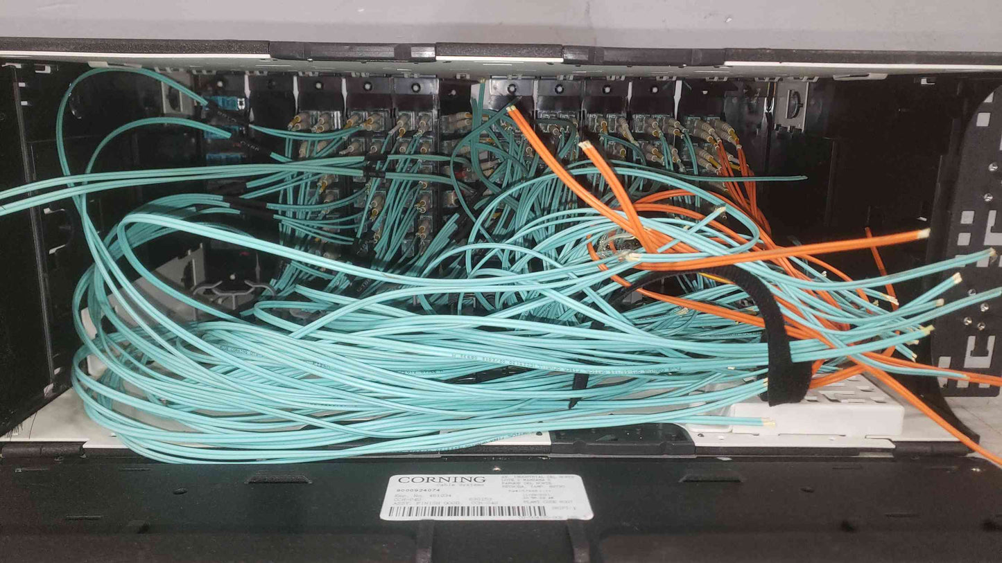 Corning Fiber Optic Patch Panel CCH-04U (SKU: 111394)