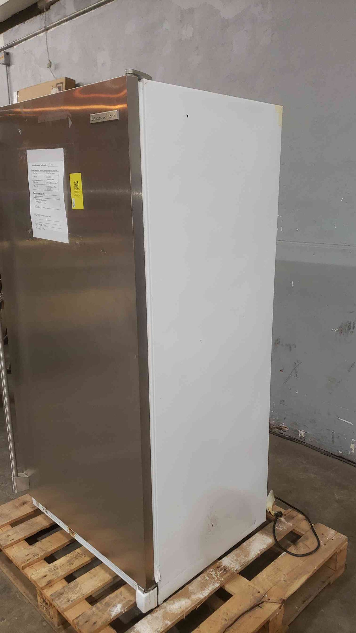 ELECTROLUX ICON 115VAC 5A Stainless Cafeteria Refrigerator E32AR75FPS5 (SKU: 112449)