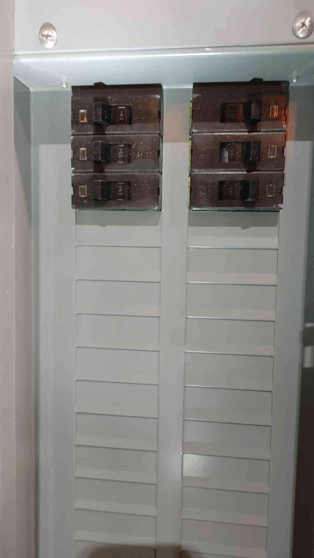 Square D 225A MAX. 480/277V 3PH 4W Panelboard NEHB-424-2SF3125 Dual Mains (SKU: 112490)