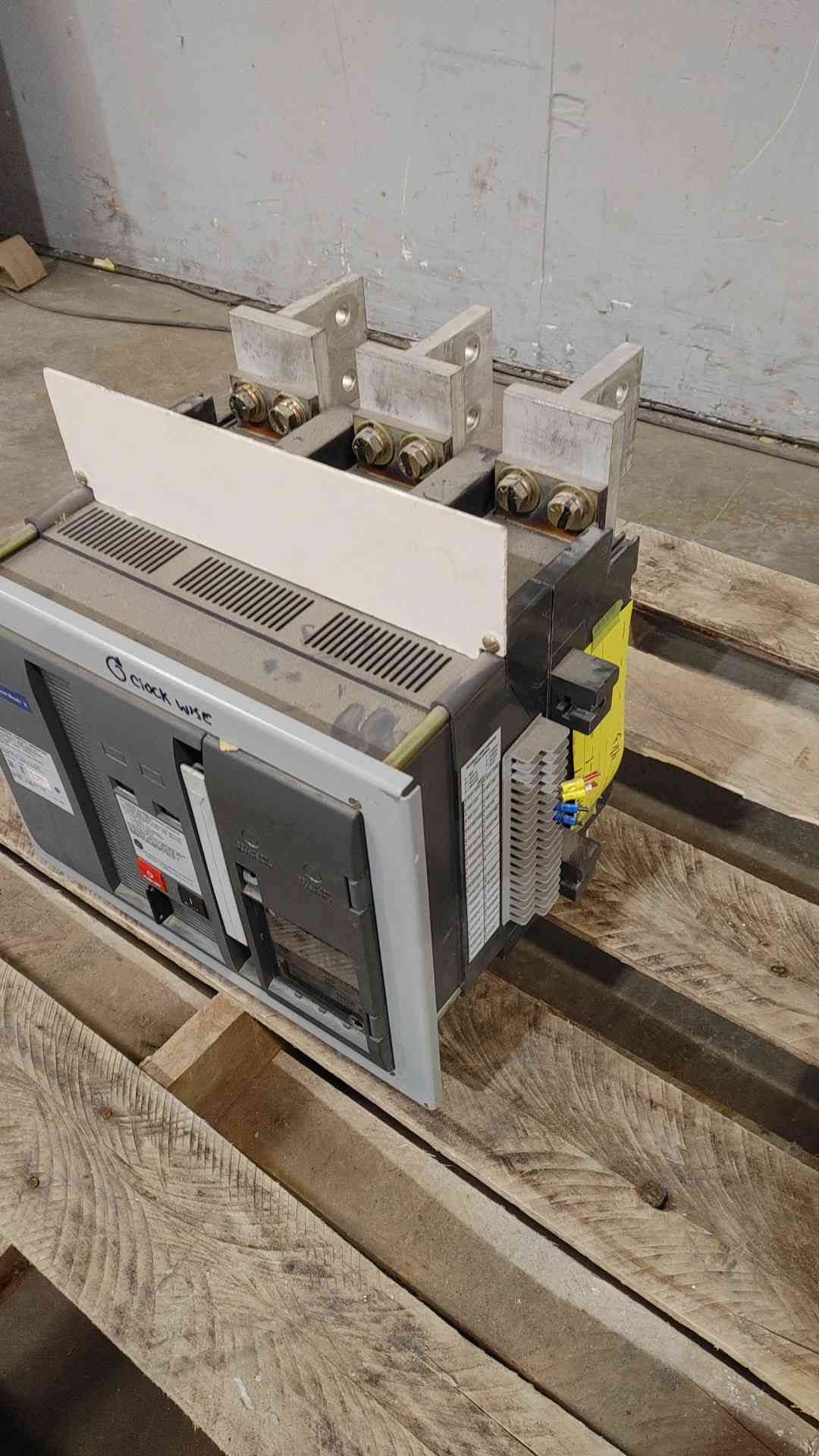 GE Power Break II 1600A 600V 3Pole STD BREAK Circuit Breaker SSF16D216(SKU: 112633)