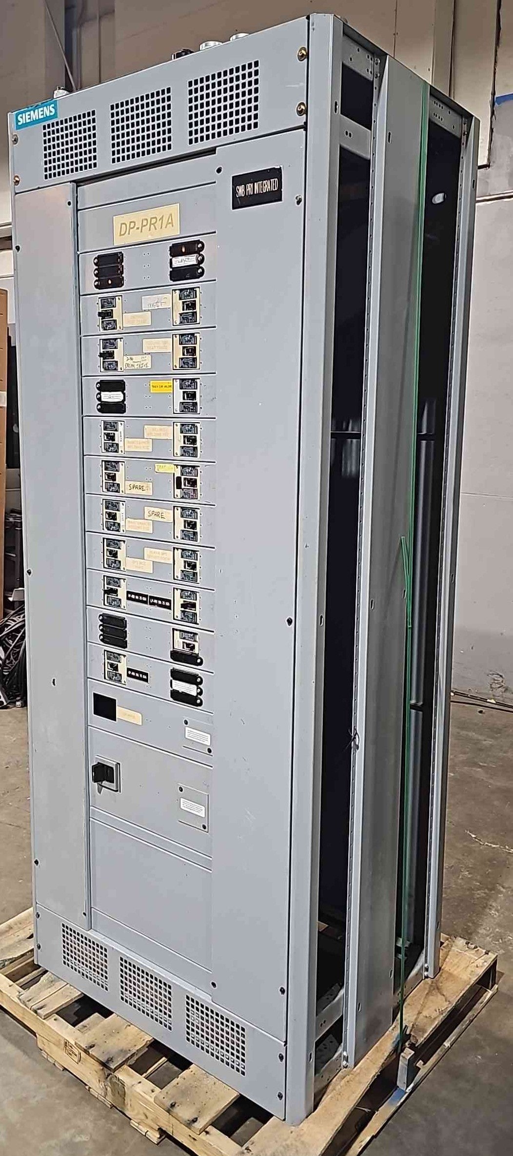 400A Siemens 480V Switchboard w/ 17 HEB Breakers & Main SB3 REV.A(112755).