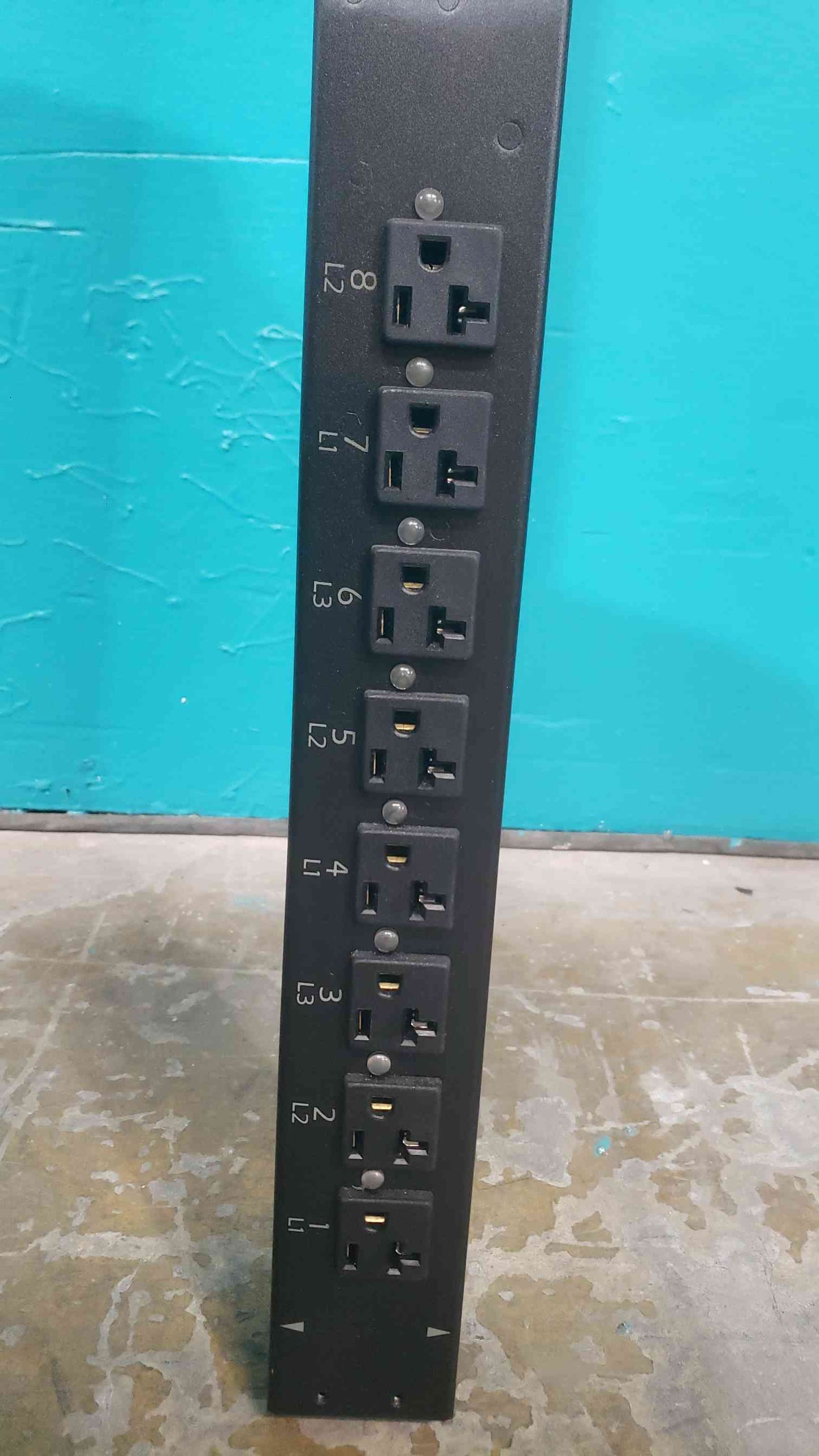 APC AP7960 Switched Rack PDU 5.7kW 120V 24-Outlet Zero U NEMA L21-20P 3-Phase (SKU: 112960)