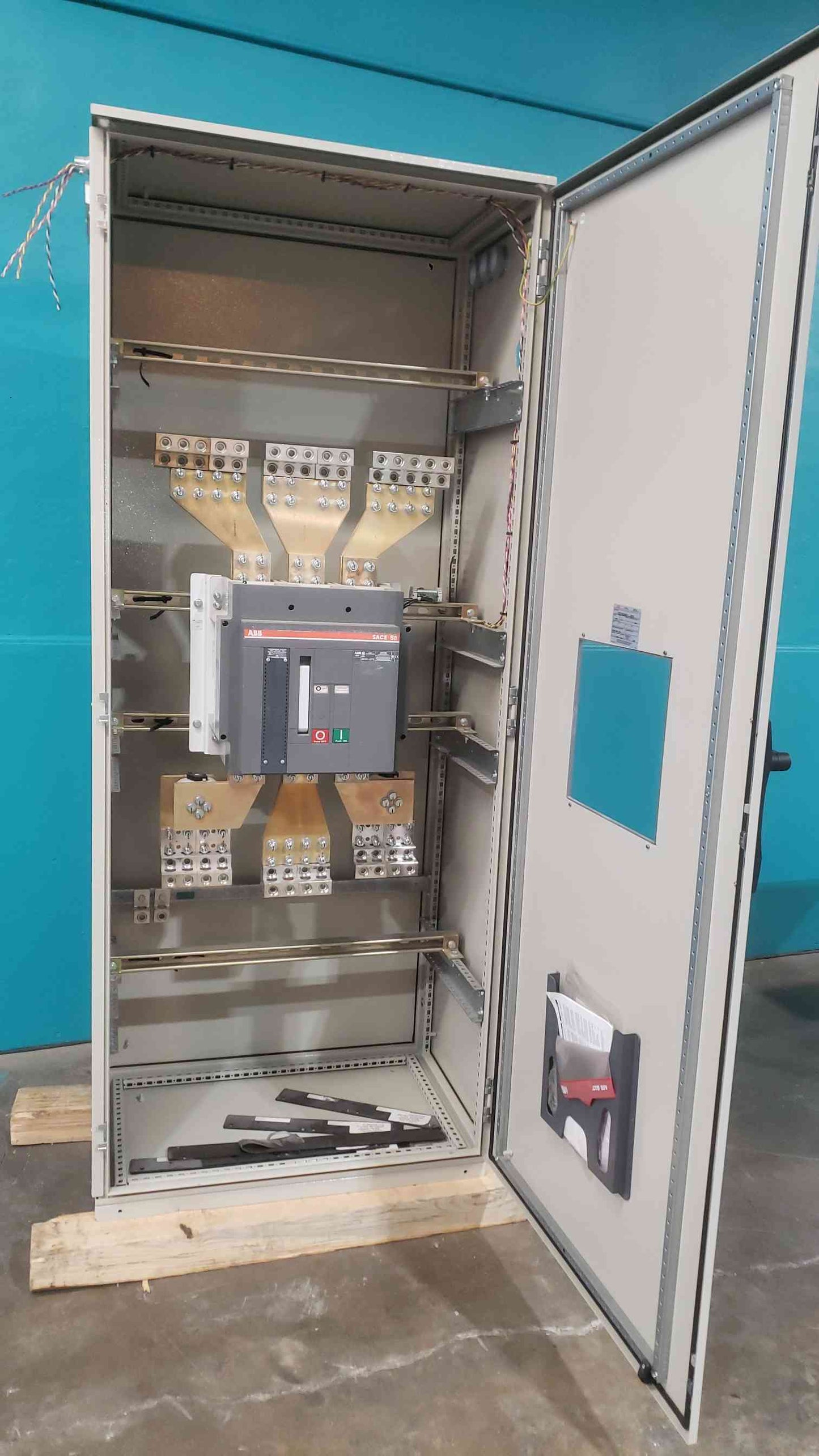 ABB SACE S8 2500A 600V DC Battery Disconnect Switch - 3 Pole - Enclosed NEMA 1 (SKU: 113064)