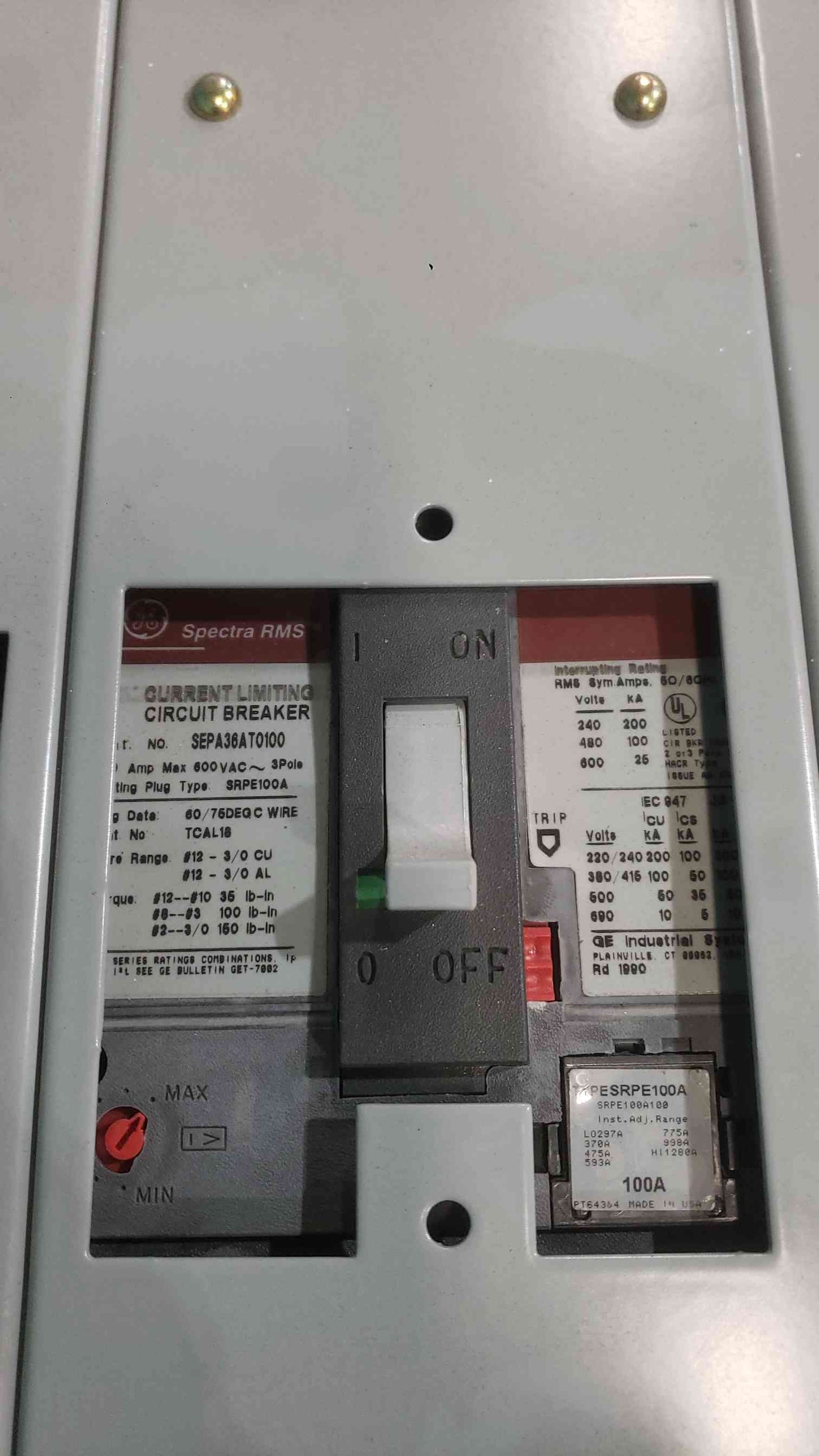 GE Spectra Series 800A 480V 3PH 3W 5 Breaker + Main Panelboard Interior Copper Bus (SKU: 113115)