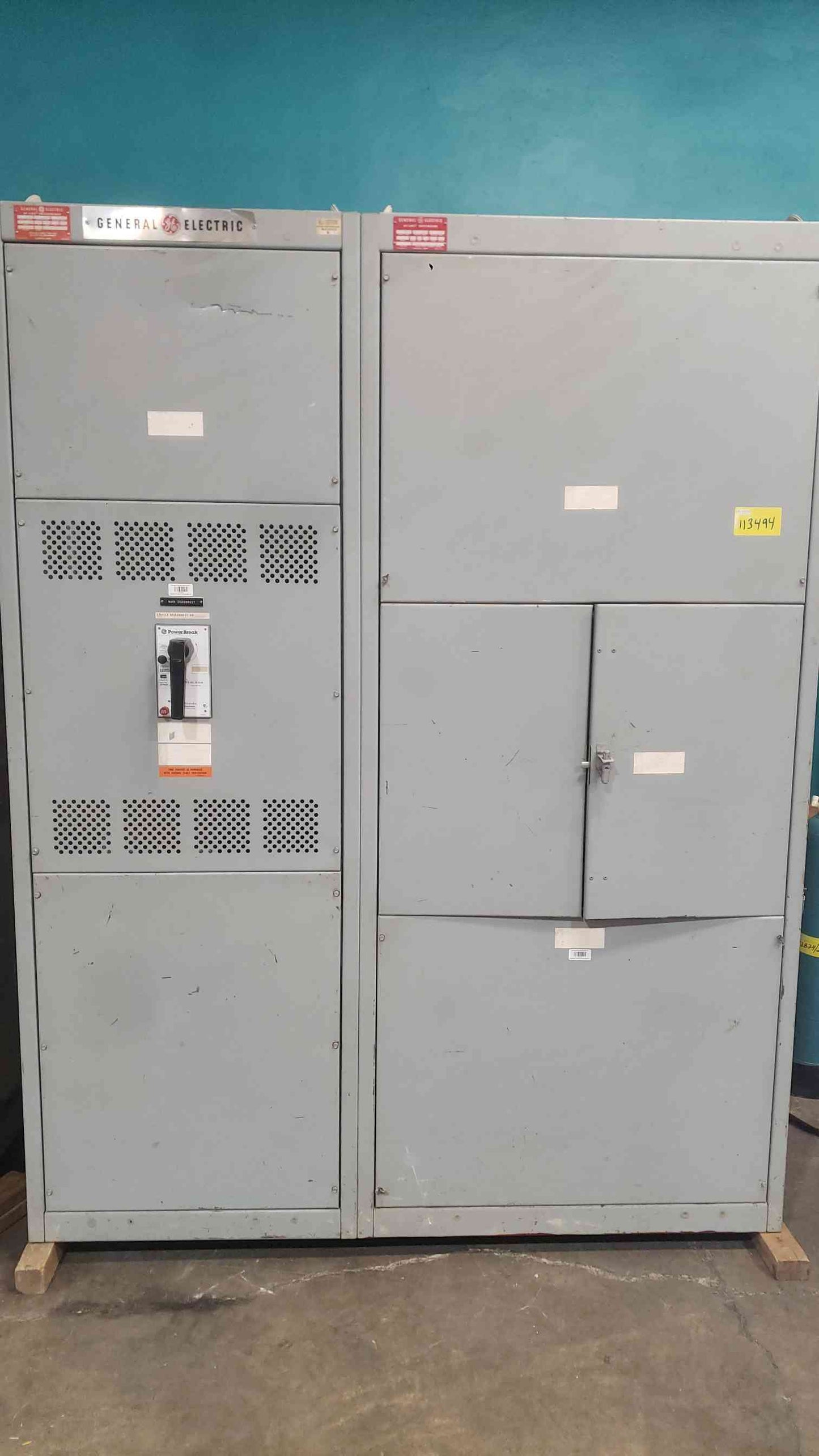 GE AV-Line Switchboard 1600A 480V 3PH 4W 10 Breaker Dist Main Power Break (SKU: 113494)