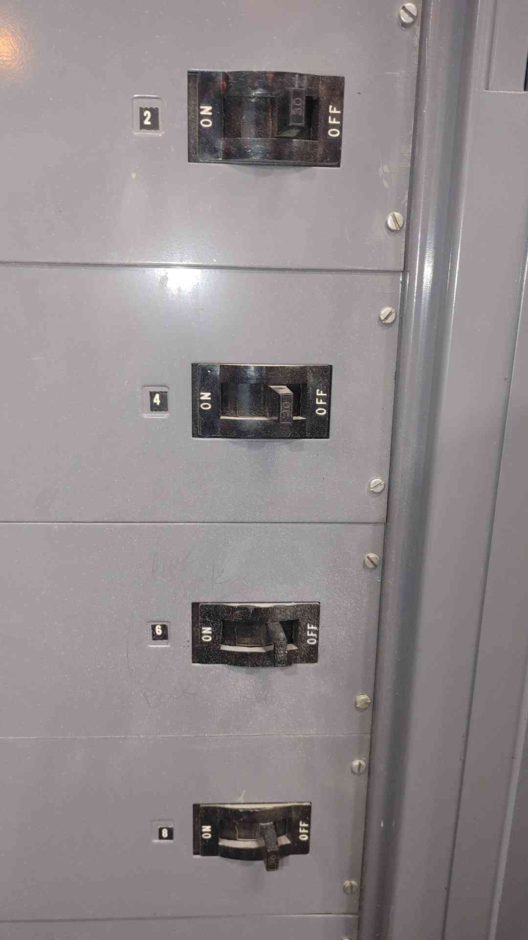 Square D NY1B 100A 480V 3 Phase 3 Wire Panelboard 8x 30A 3-Pole Breakers 100 Amp