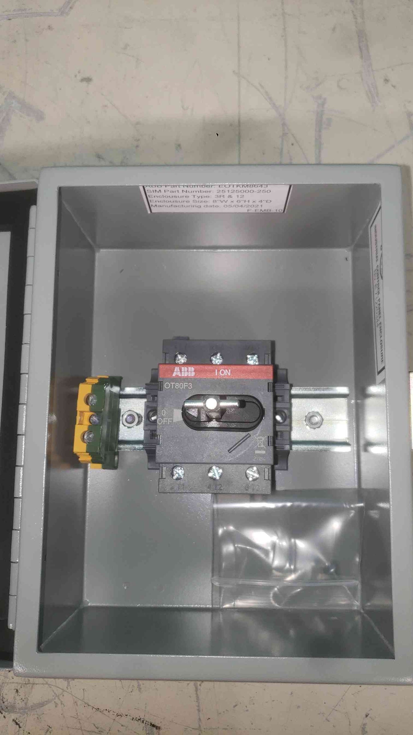 ABB EOT63U3M3-P Non-Fusible Disconnect Switch 80A 600V 3-Pole NEMA 3R 12 OT80F3