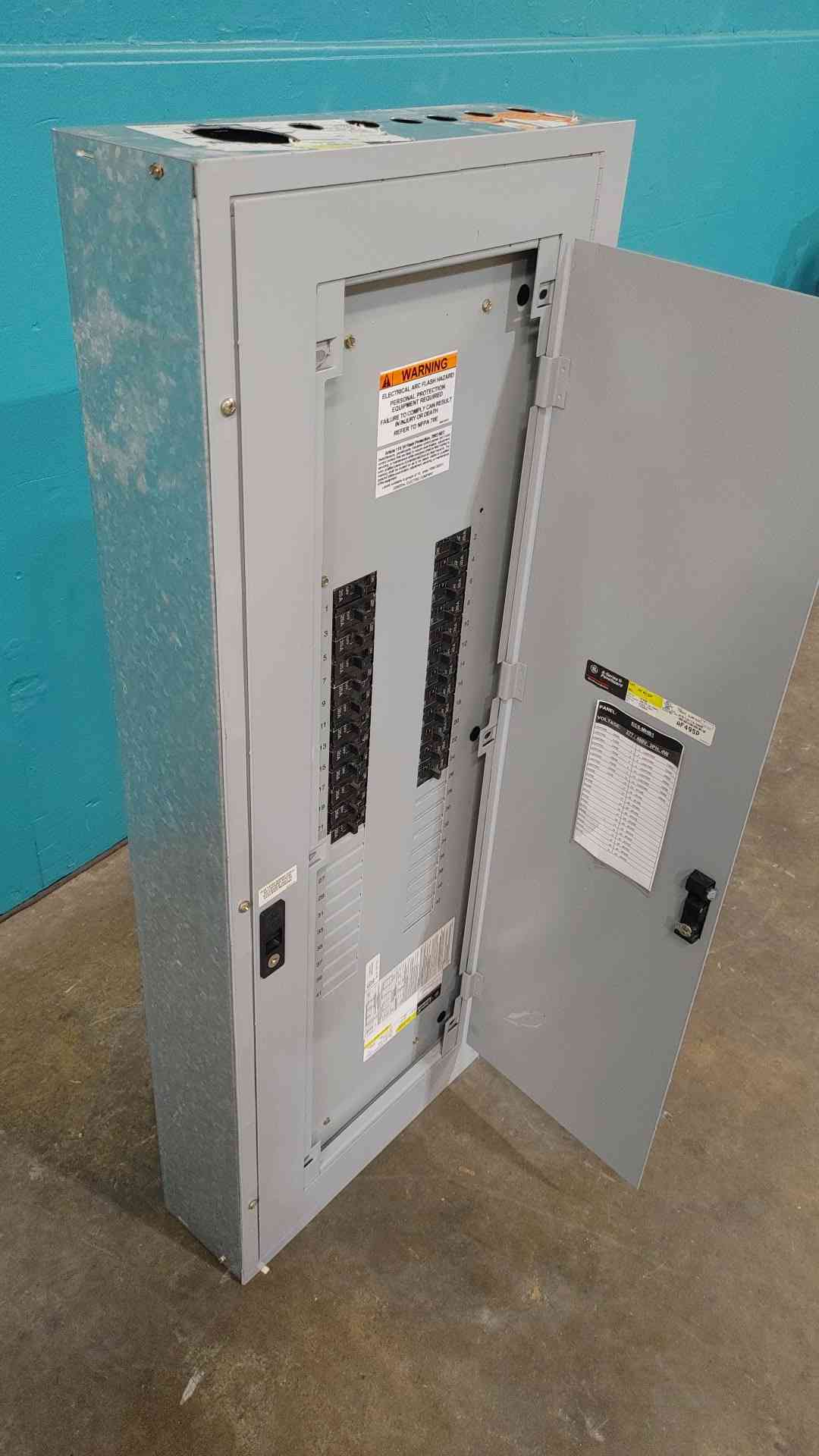 GE 3 Phase 480V 225A Panelboard Door in Door Load Center W/ 24x 20A Bolt Breakers