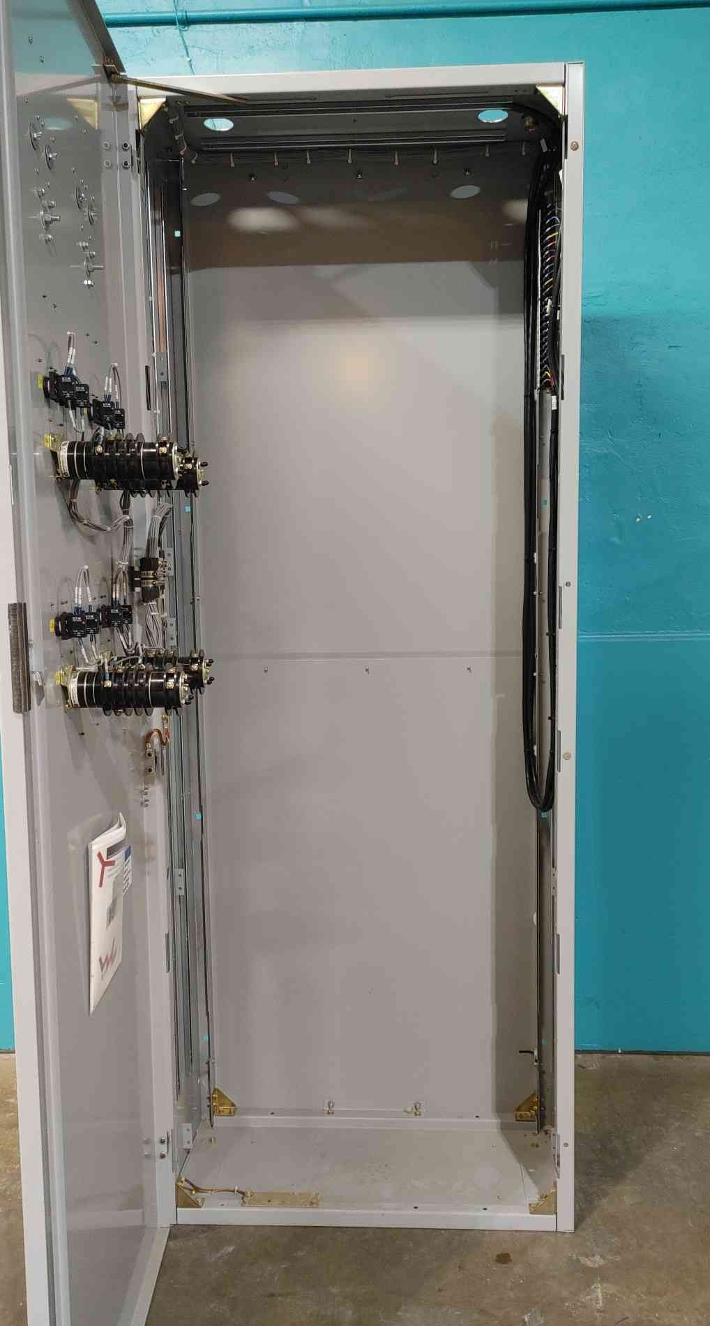 Eaton 2000A VacClad-W 15kV Switchgear Control Cabinet Enclosure Mimic Panel Type VCW