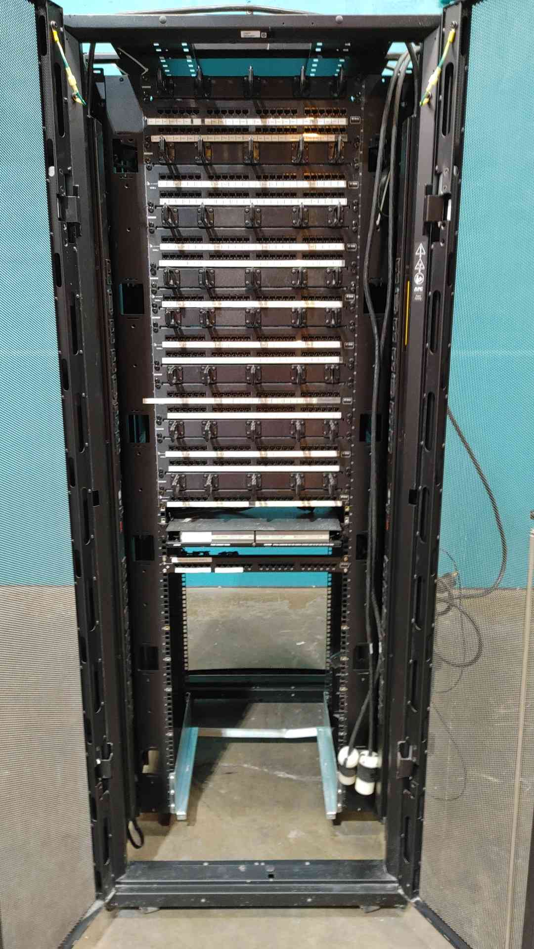 APC NetShelter SX 42U Wide Server Rack Enclosure AR3150 Populated Patch Panels