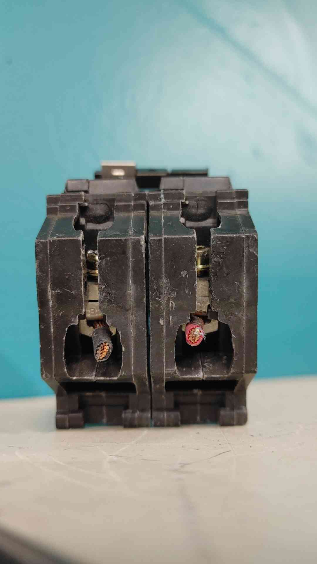 GE THQB2130 30A 2 Pole 120/240V Bolt-On Commercial Breaker THQB 30