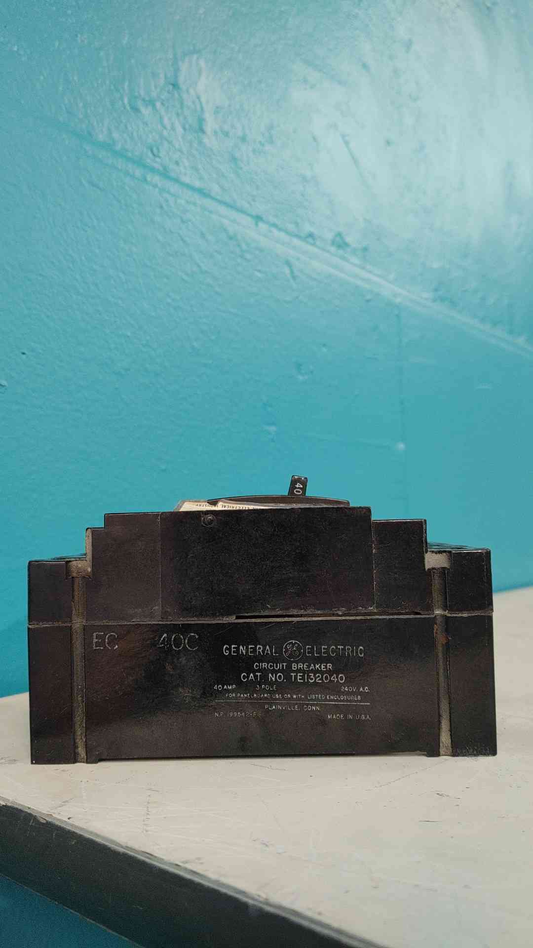 GE TE132040 40A 3 Pole 240V Industrial Molded Case Circuit Breaker Type TE 40