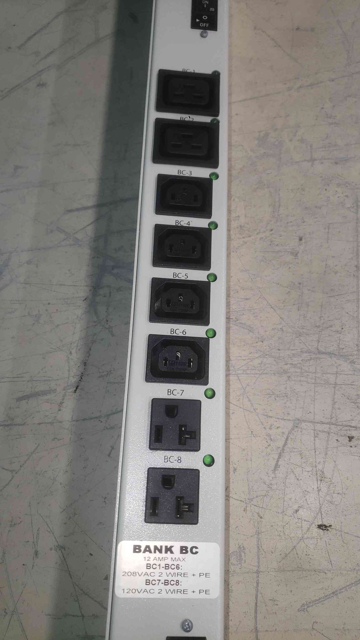 Emerson MPS5305 Rack PDU 120/208V 24A 3PH 0U Vertical Power Distribution Unit