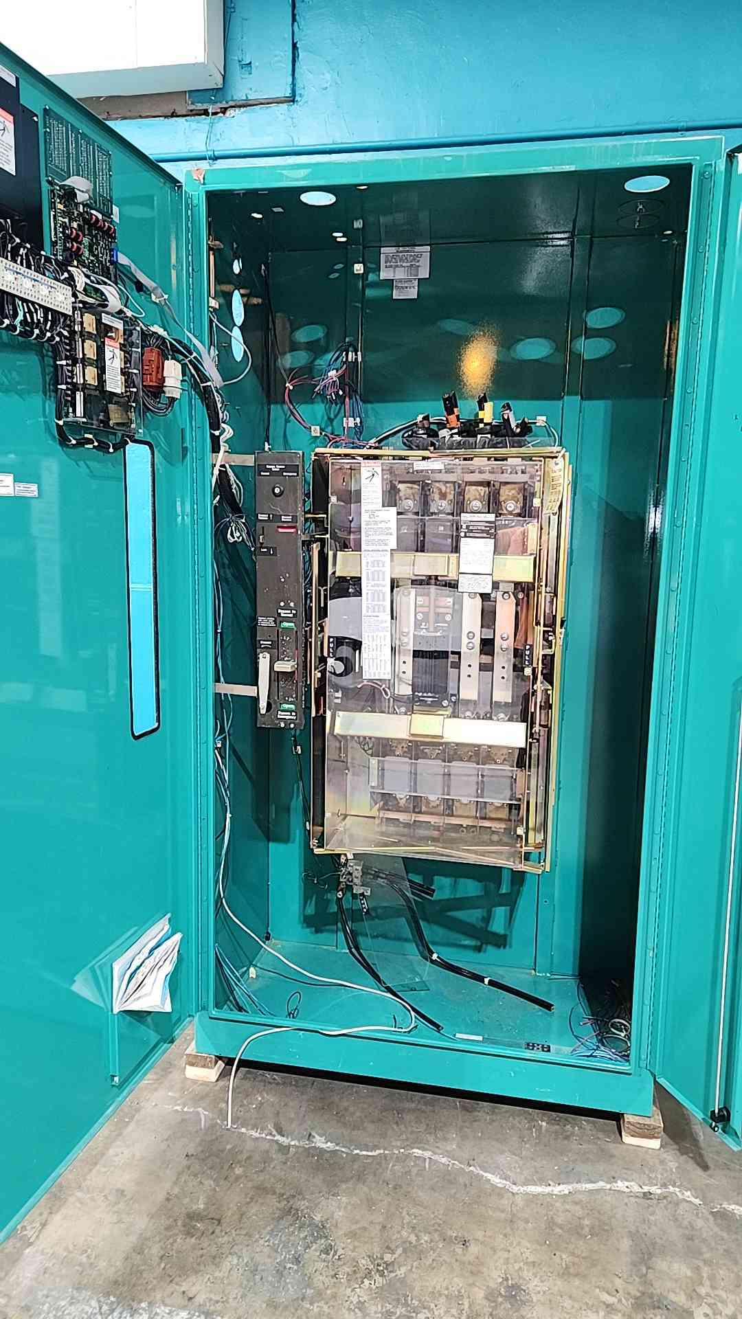 Cummins Onan BTPCD 800 Amp 480V 4 Pole Automatic Transfer Switch ATS Bypass 800A