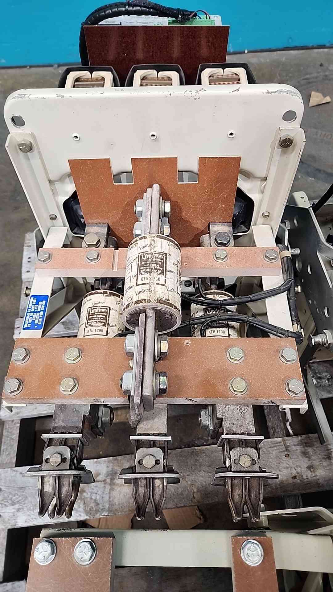 GE AKU-2A-25-1 600A Drawout Circuit Breaker AC-PRO Trip Unit NETA Tested Fused