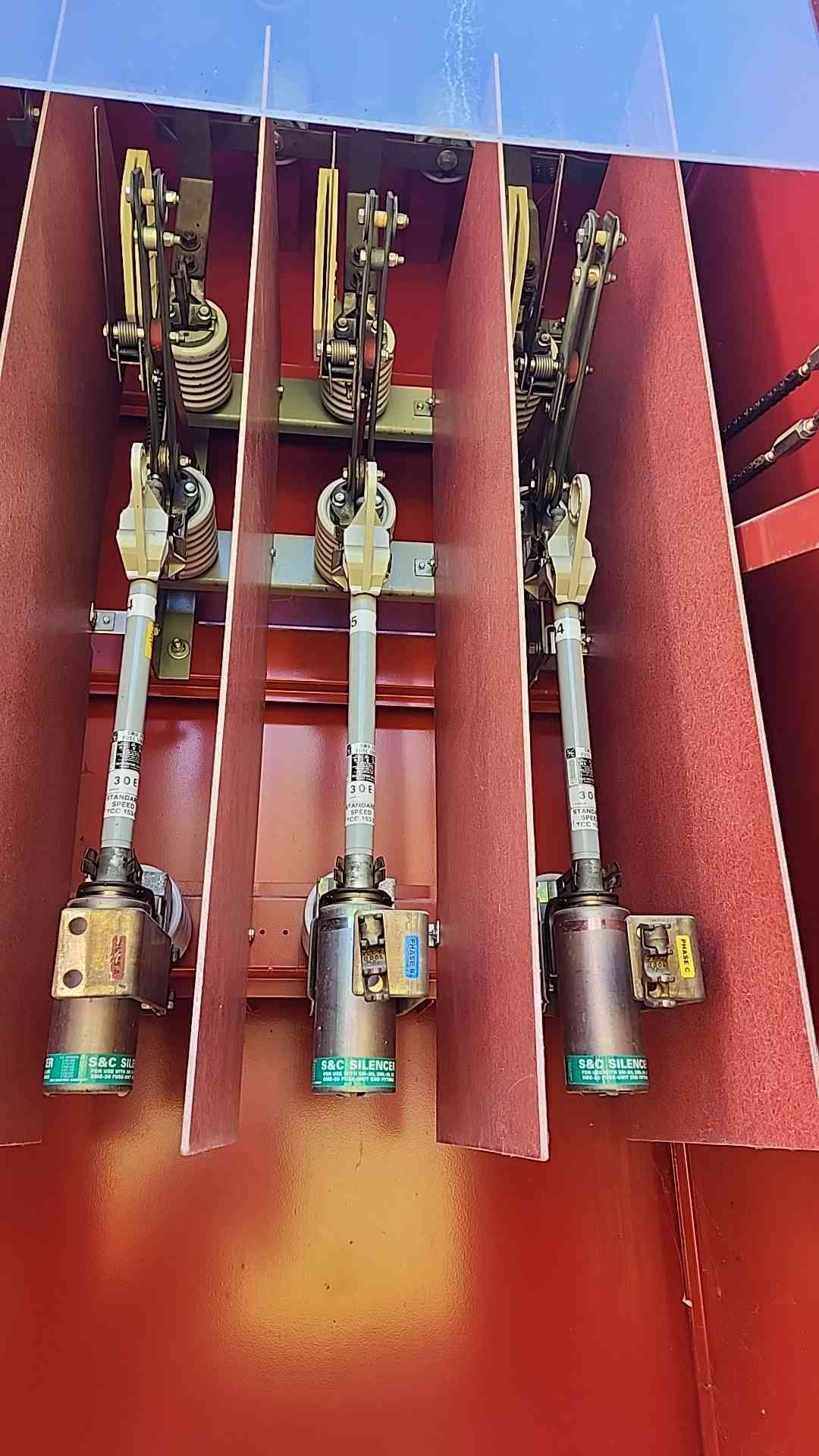 Electrical Power Products 15kV 600A Metal Enclosed Switchgear Lineup SM-20 40kA