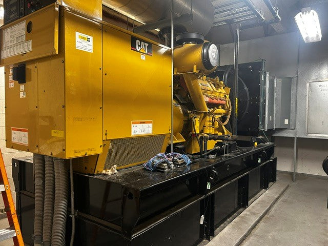 Caterpillar 3412 600 kW Diesel Generator Set 480V Standby Low Hours Base Tank