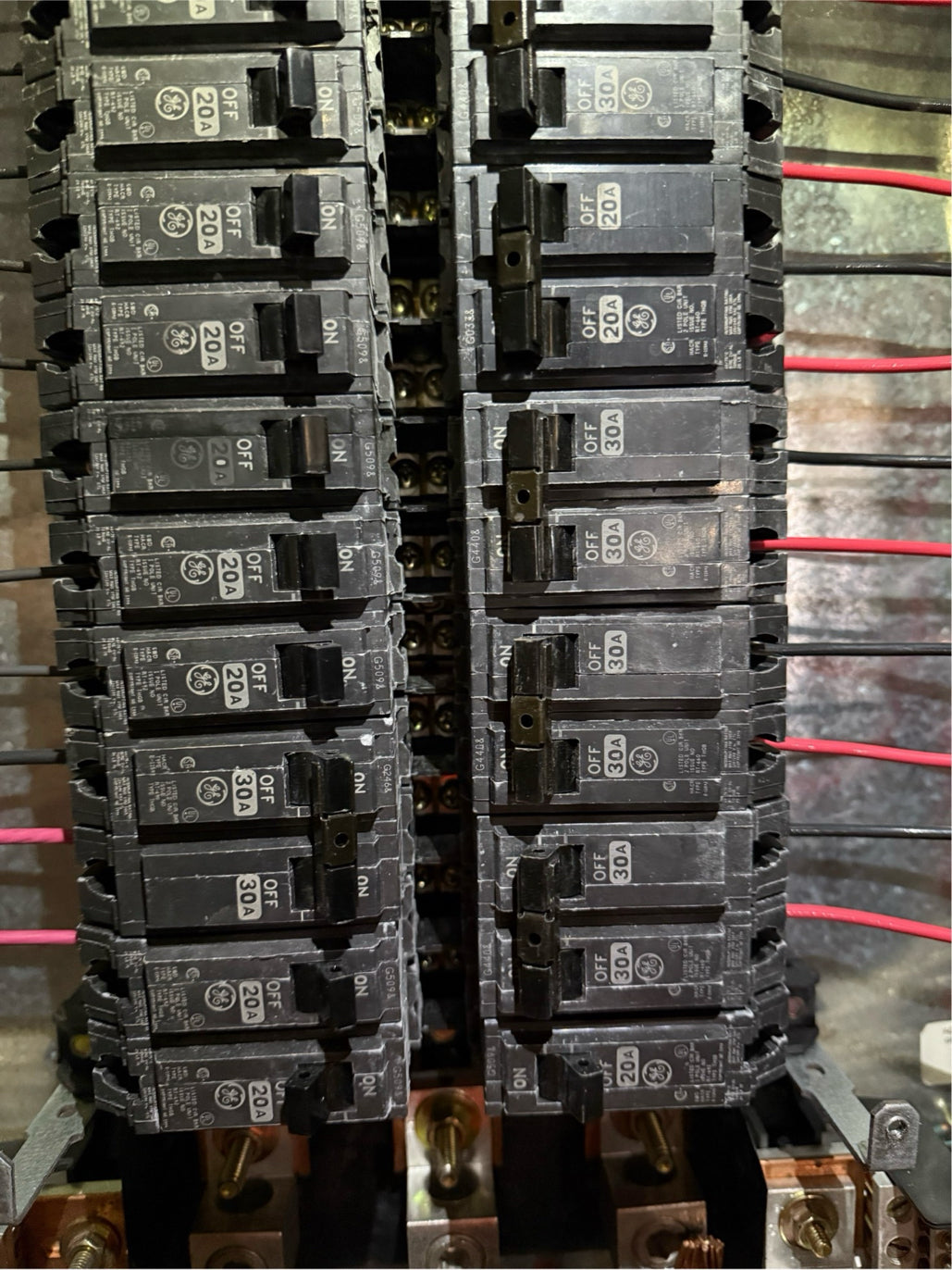 GE A Series ll  Panelboard 225 amp 208/120v 3PH (SKU: 109741)