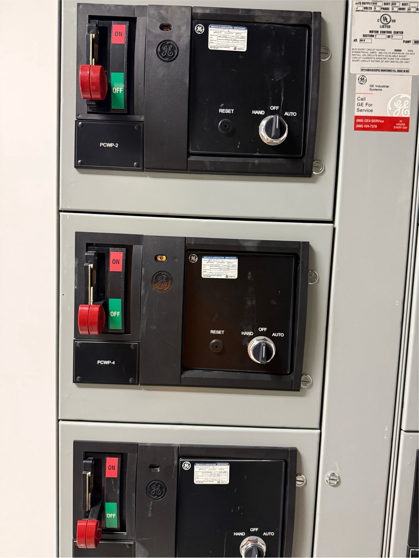 GE Evolution Series E9000 Motor Control Center 600A 480v 2 Section 8 Buckets