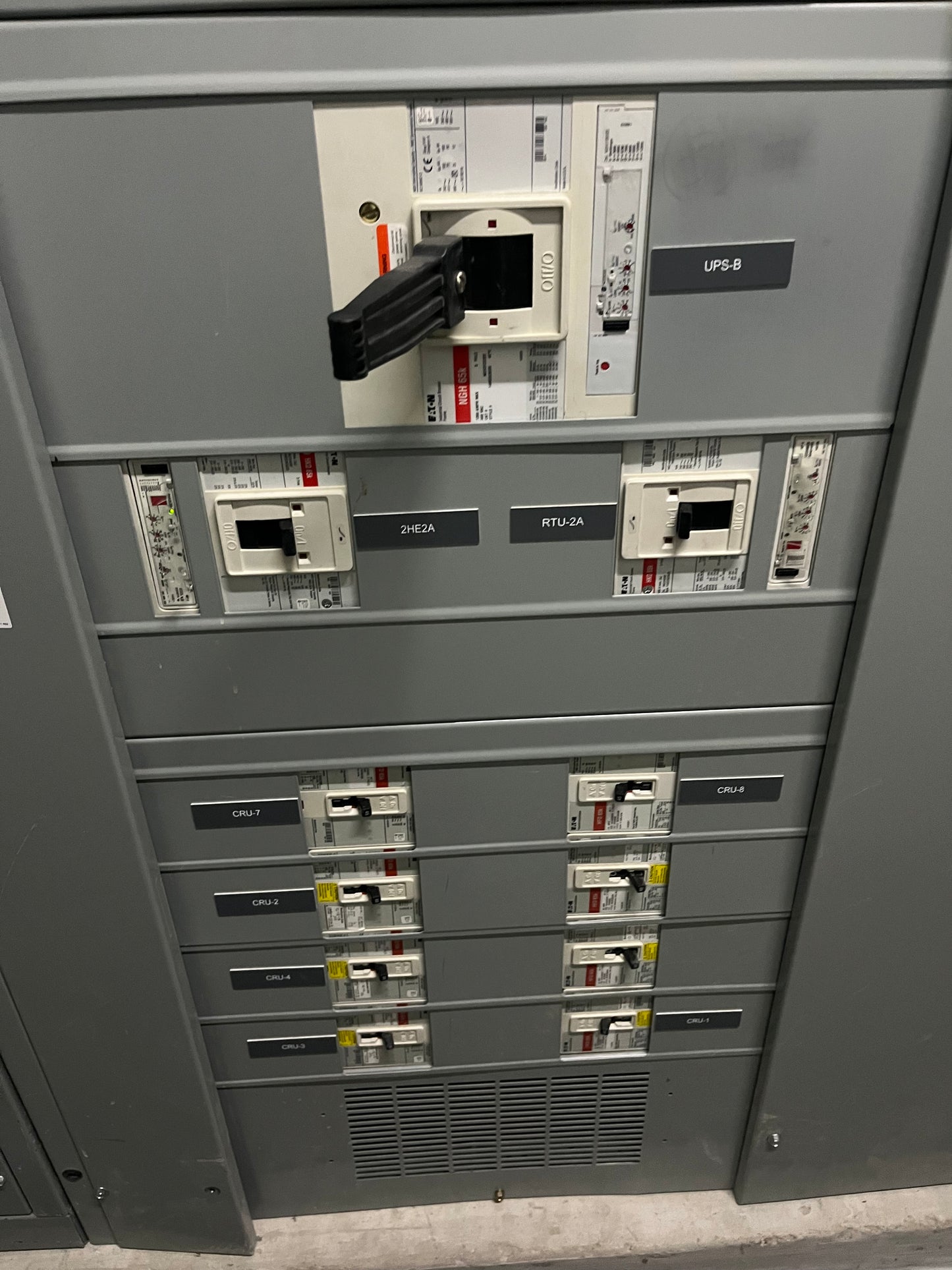 Eaton Pow-R-Line 1600 Amp 2 Section Switchboard 480V 3PH RGH Main NGH HMDL Breakers