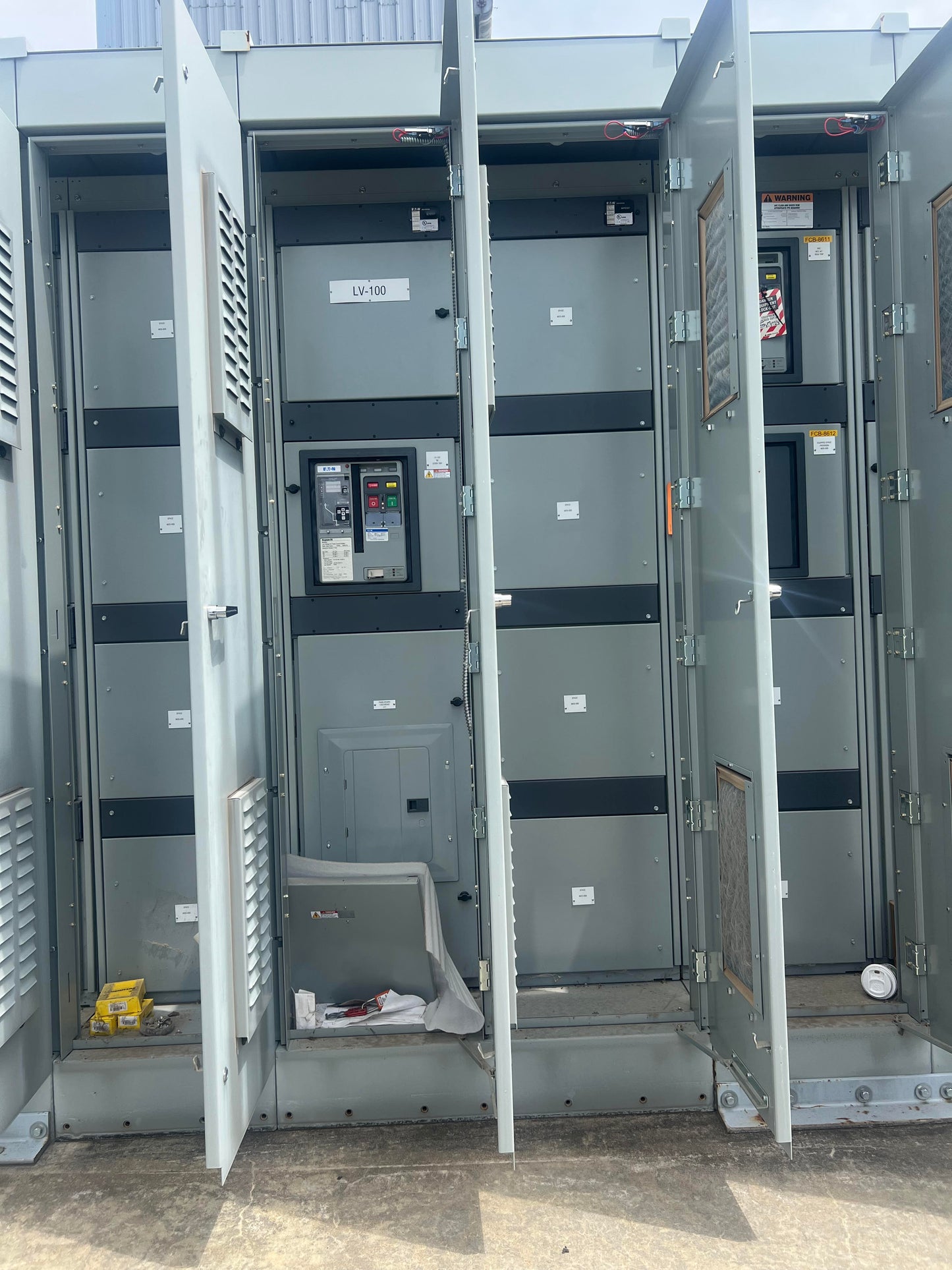 Eaton Magnum DS 3200A 480V LV Switchgear Outdoor 7 Section & Main