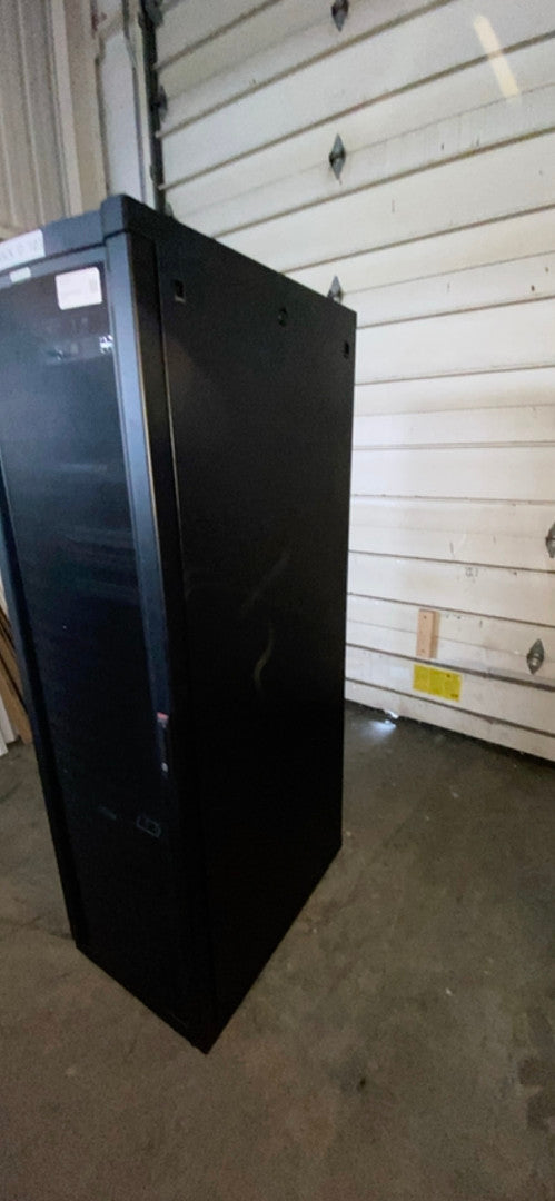 APC AR2801BLK Fully Enclosed Server Rack(S6LLST3142)