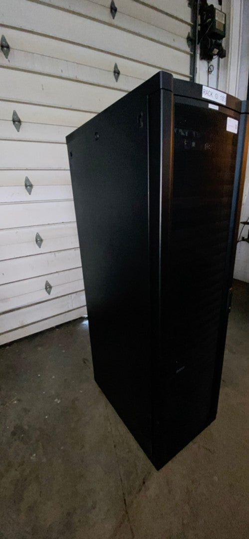 APC AR2801BLK Fully Enclosed Server Rack(S6LLST3142)