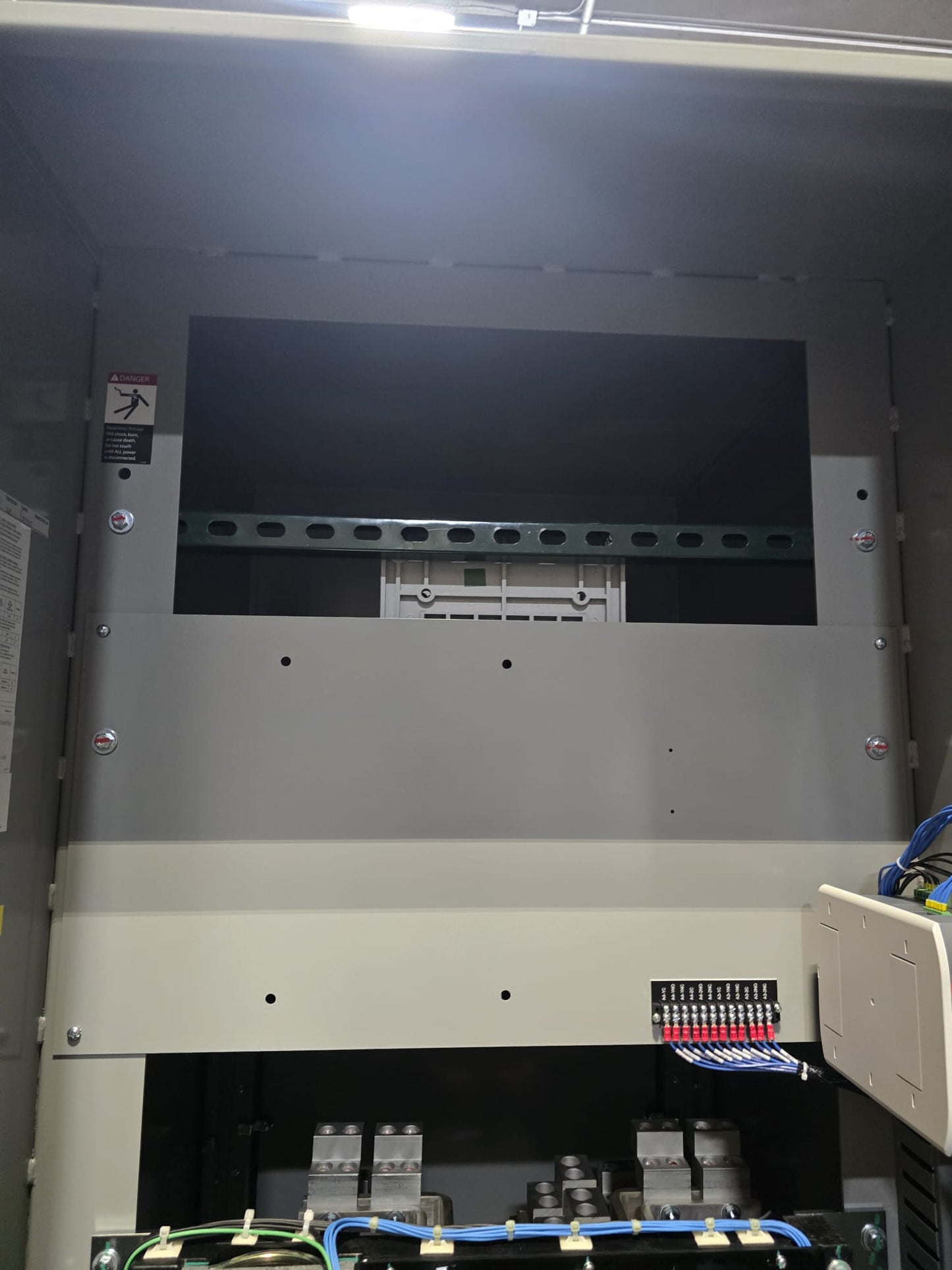 NEW ABB Zenith ZTG 1600A ATS Automatic Transfer Switch 480V 3PH SLD Neutral NEMA 3R