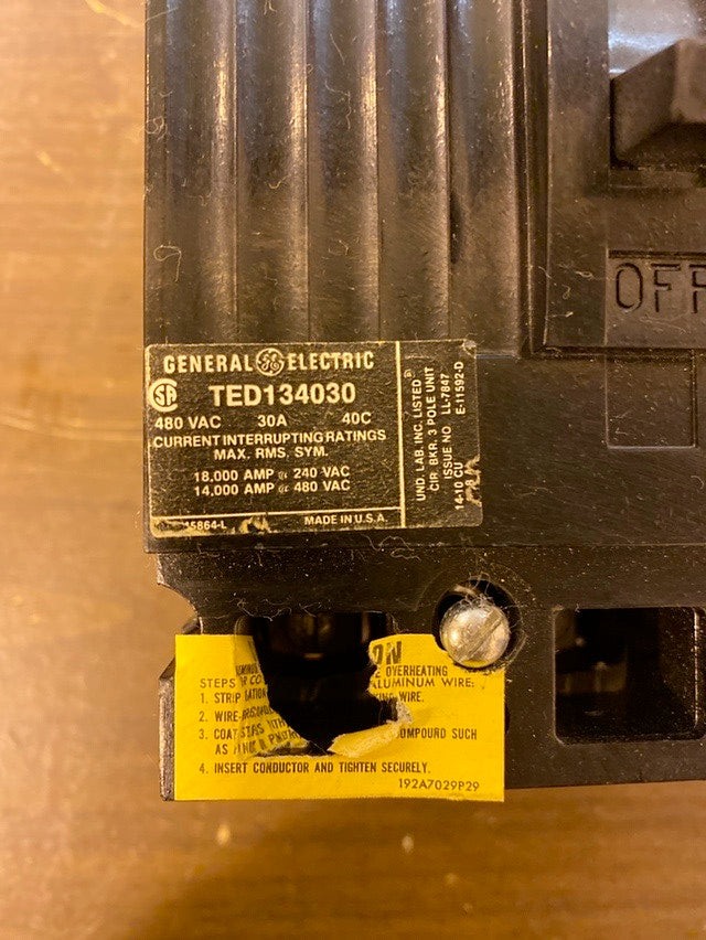 Lot of 2 General Electric TED134030 3 Pole 30 Amp GE 480 VAC Circuit Breaker(S6LLST1551)