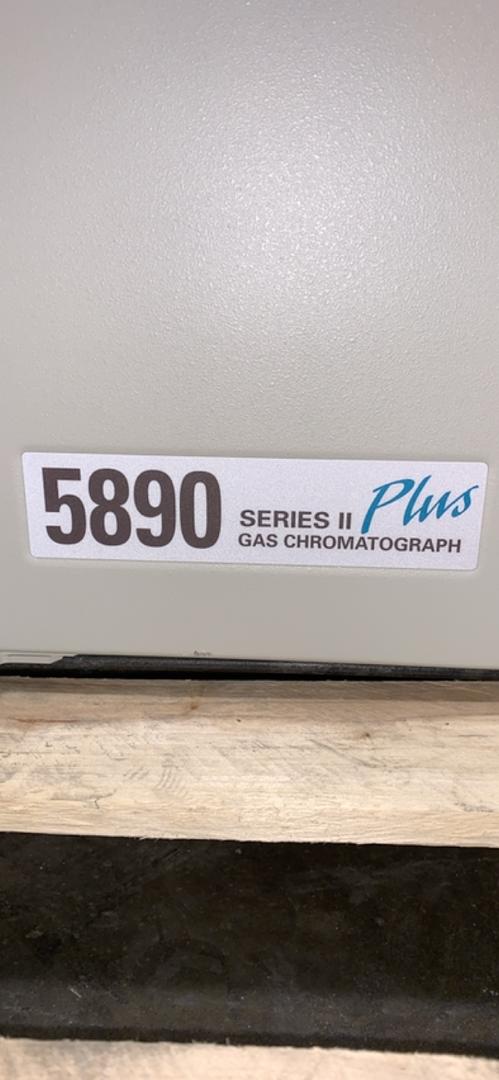 HEWLETT PACKARD 5890 Series II Plus Gas Chromatograph