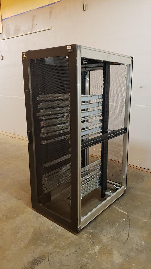 LIEBERT DCM RACK Extra Wire Server Rack