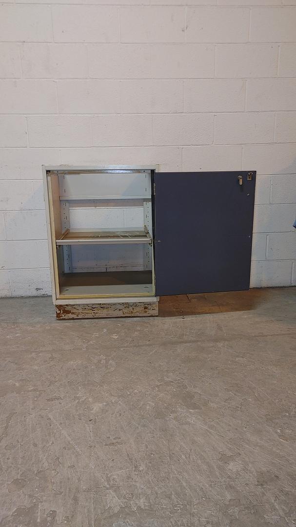 24" St Charles Cabinet(S6LLST11869)