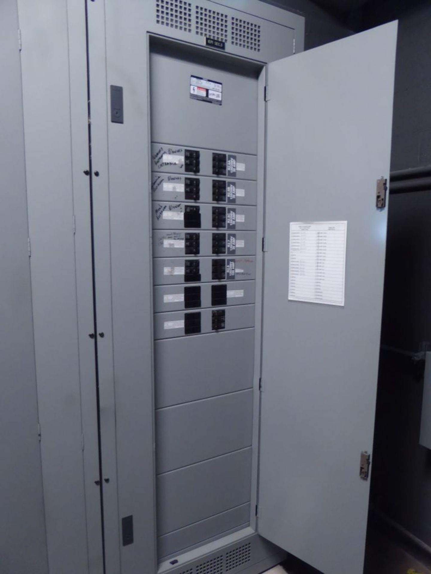 Lot of 3 400A Siemens S4C9 Panelboards w/ Circuit Breakers Panel 1 Meter & Main