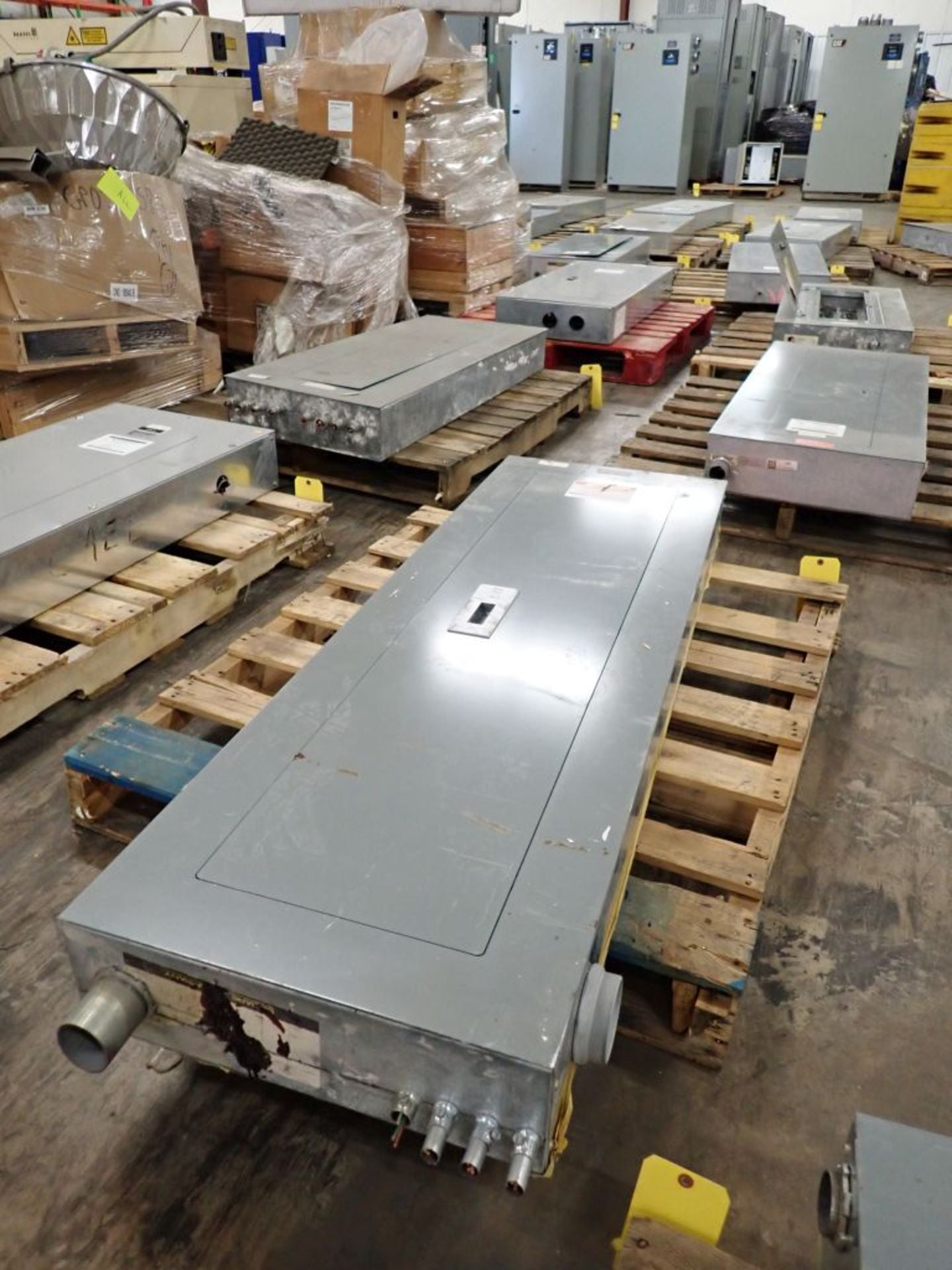 Square D 225A NEHB NEHB-424-2SF3125, 225A, 480Y/277V, 3PH Panelboard w/ Circuit Breakers & 2 Mains