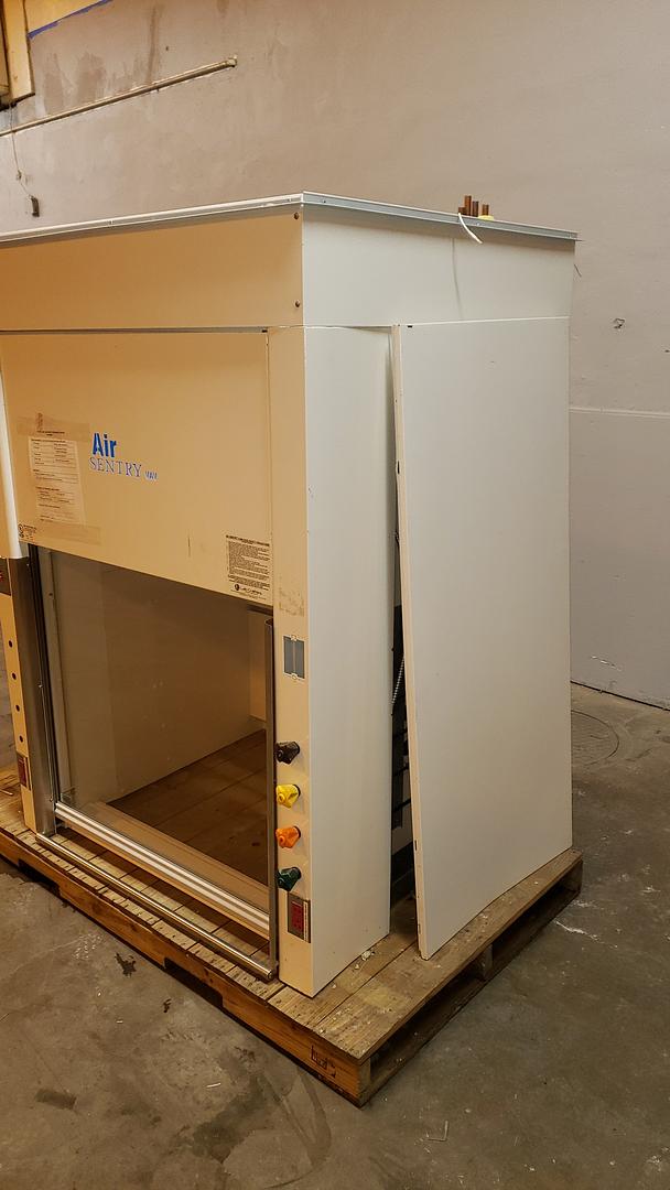 Lab Crafters Air Sentry 4' High-Performance VAV Fume Hood Low-Flow S6LLST10394