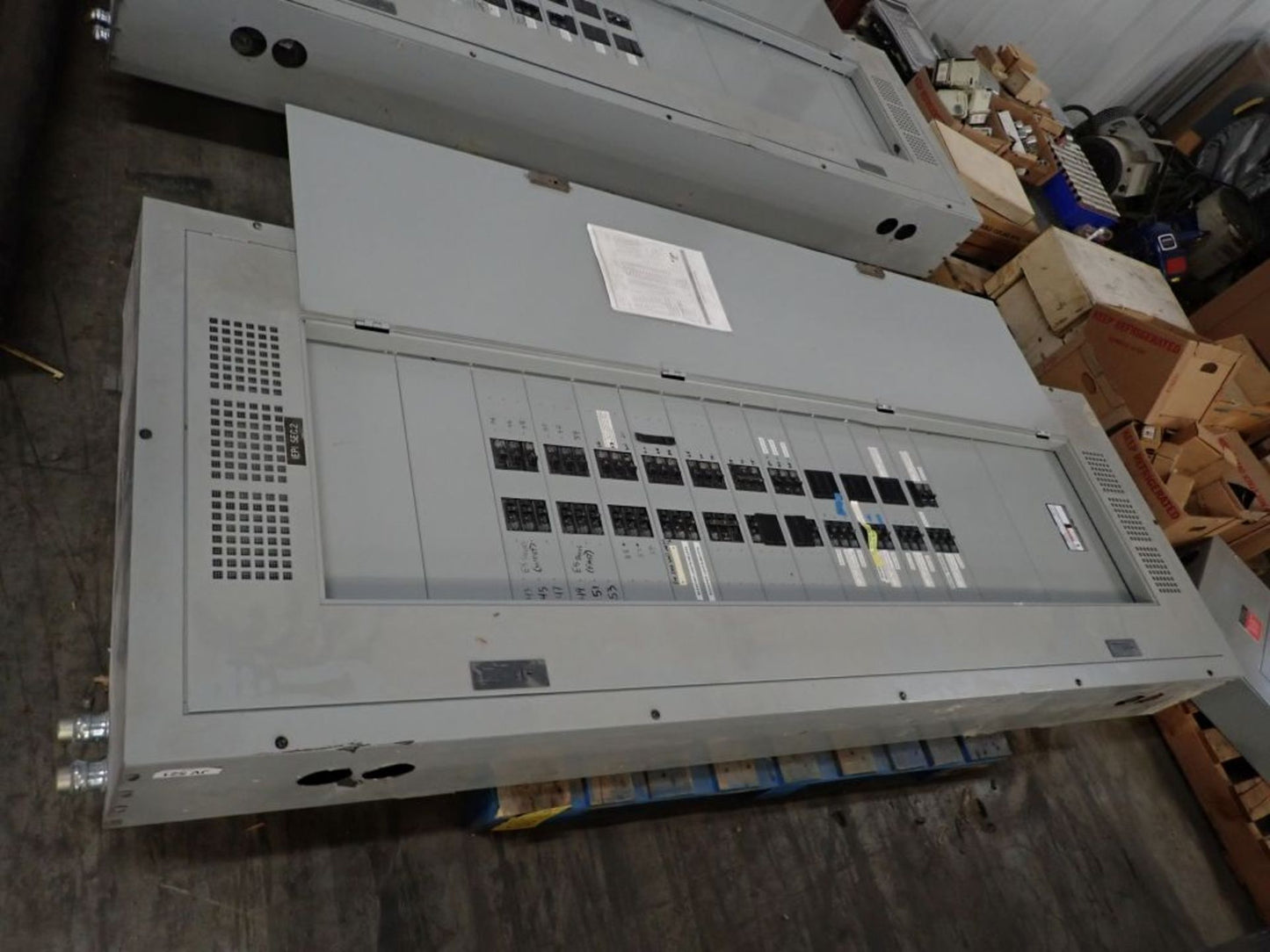 Lot of 3 400A Siemens S4C9 Panelboards w/ Circuit Breakers Panel 1 Meter & Main